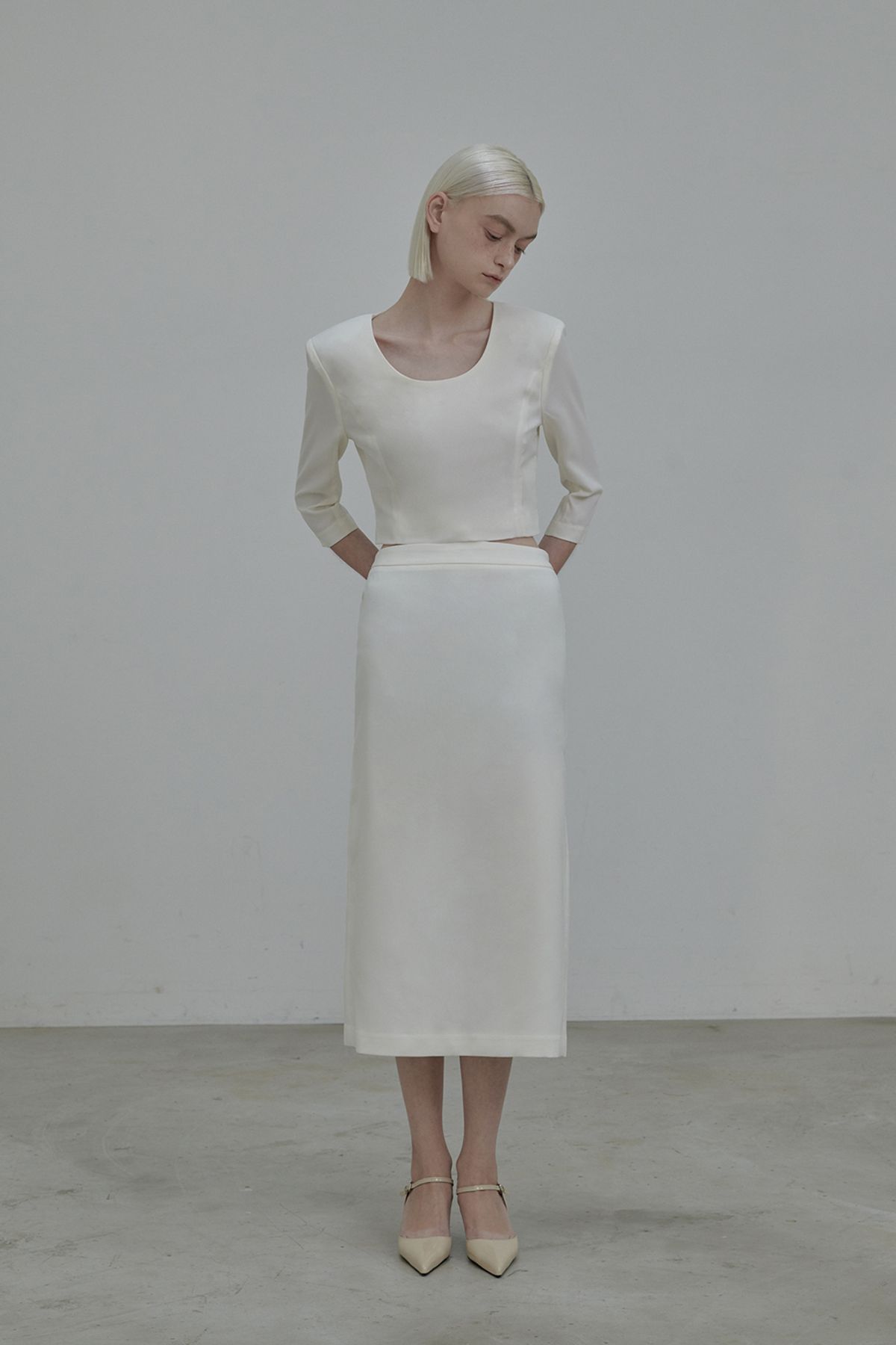 마우솔레움(MAU SOLEUM) Dominic Round Neck Blouse Top - Ivory