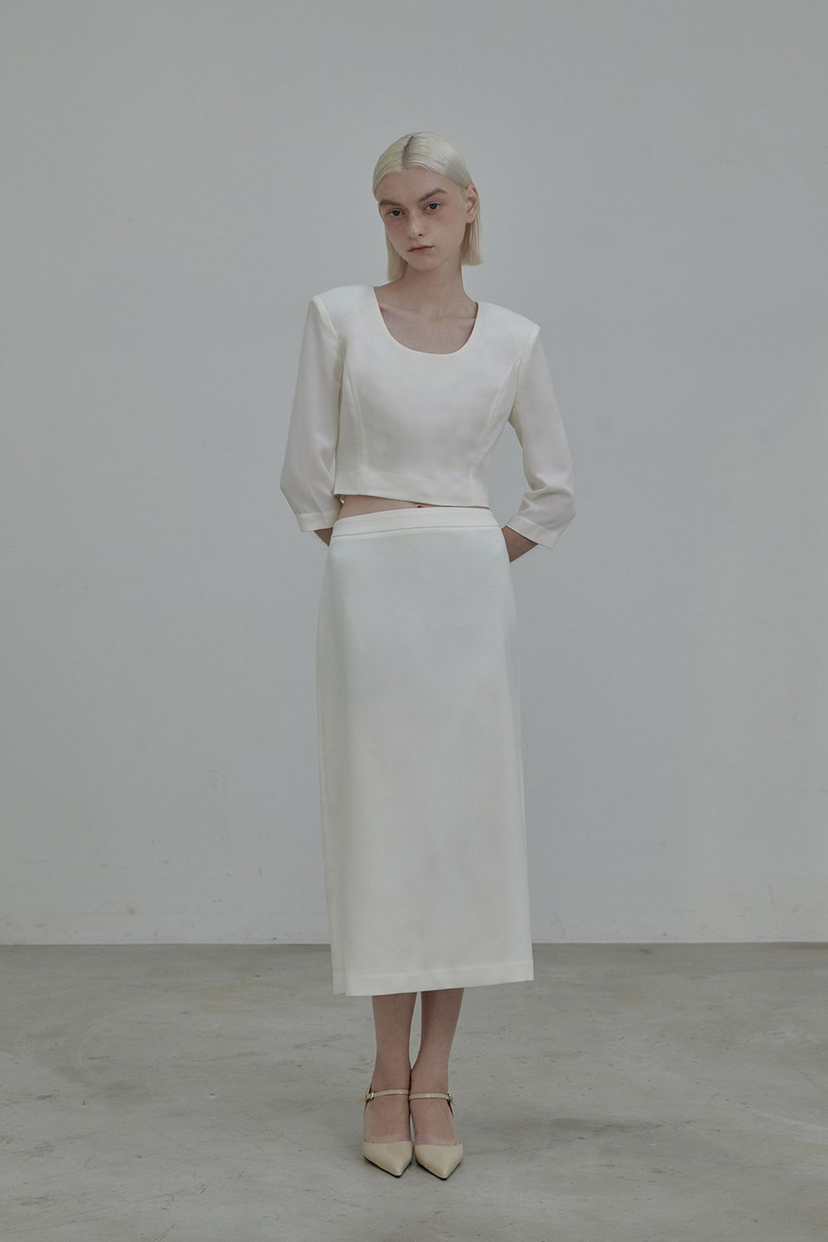 마우솔레움(MAU SOLEUM) Dominic Round Neck Blouse Top - Ivory