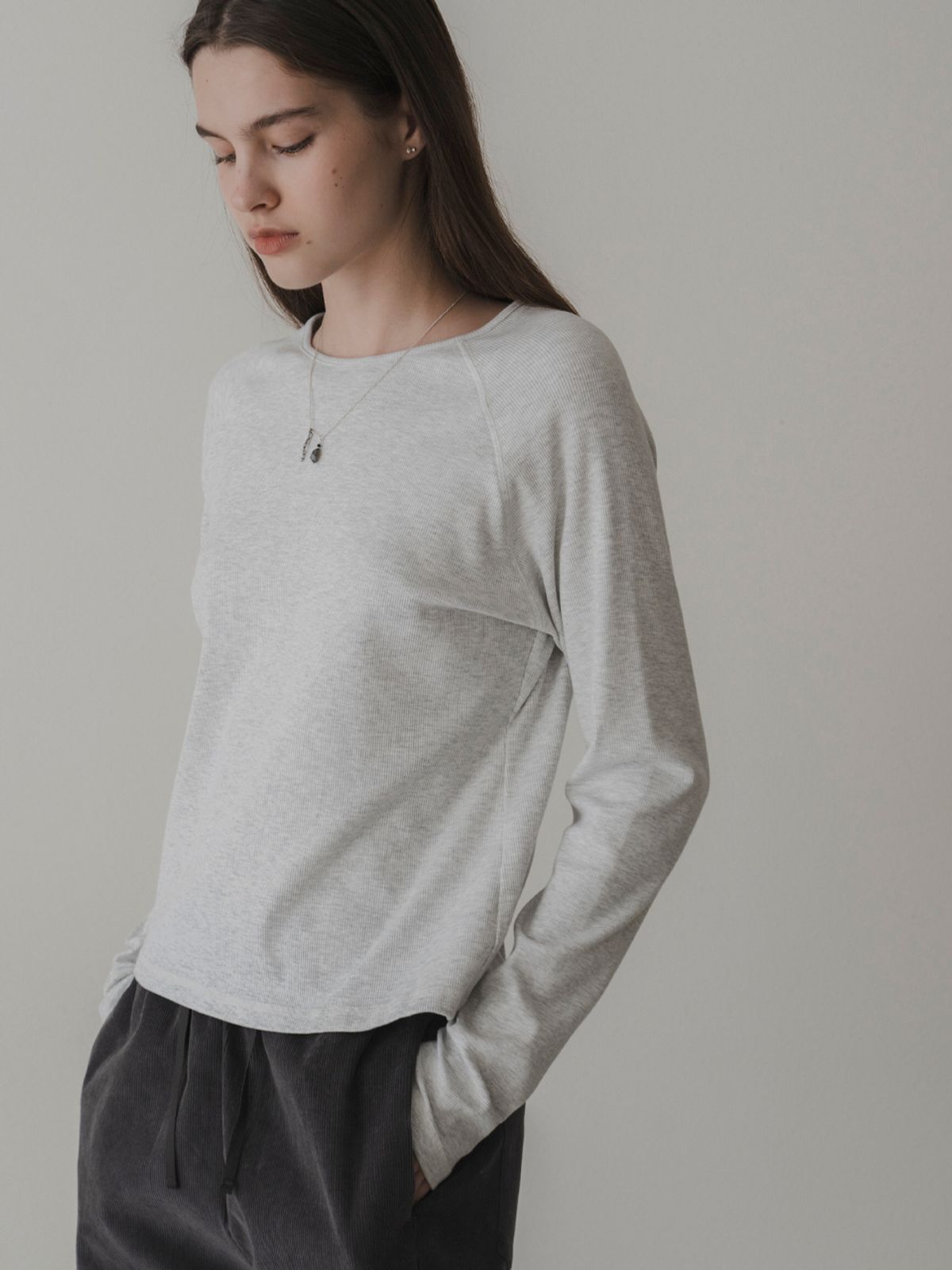 더미튼(THEMITTEN) [28th] Raglan sleeve t-shirt (melange gray)