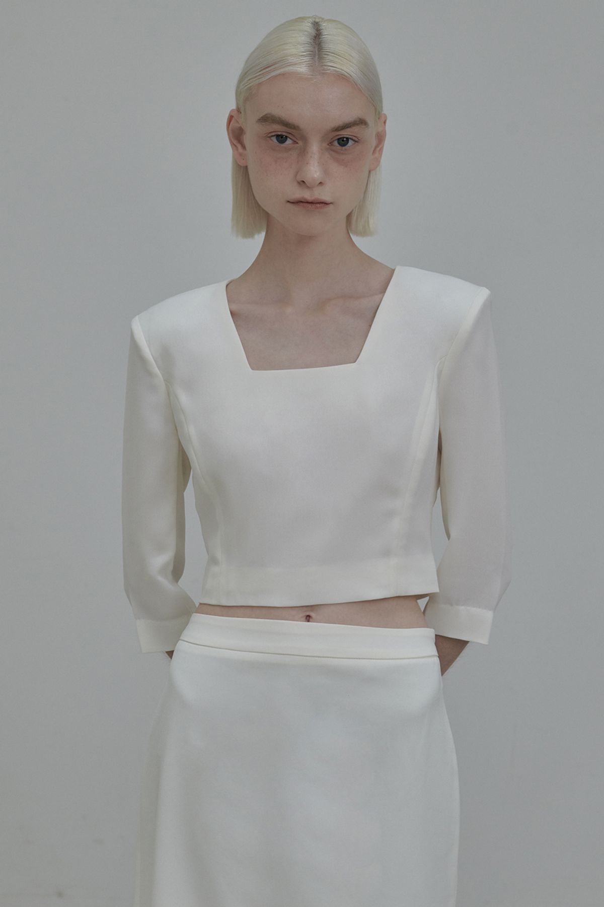 마우솔레움(MAU SOLEUM) Dominic Square Neck Blouse Top - Ivory