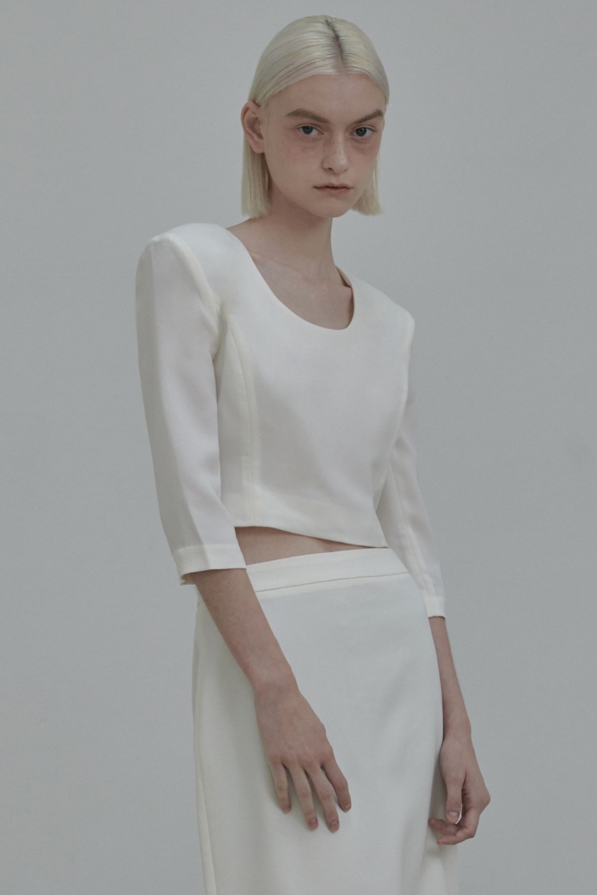 마우솔레움(MAU SOLEUM) Dominic Square Neck Blouse Top - Ivory