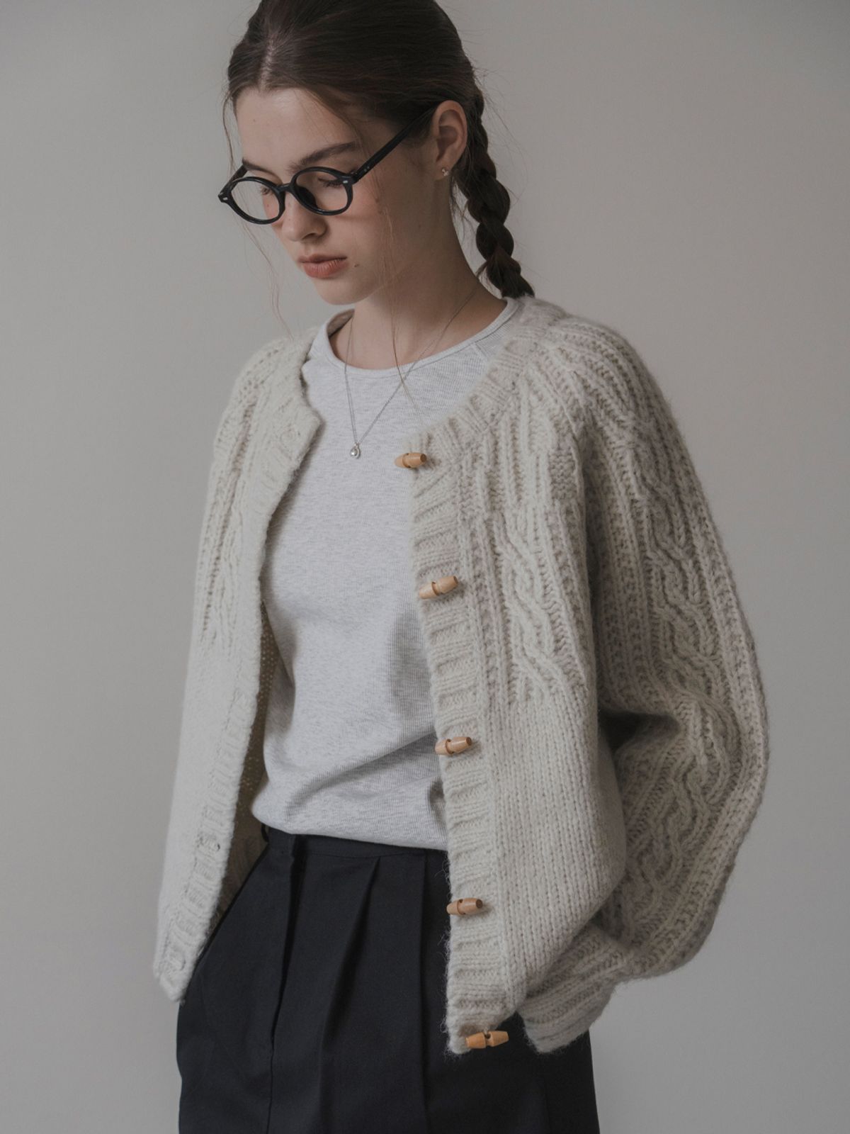 더미튼(THEMITTEN) Duffle cable cardigan (snow)