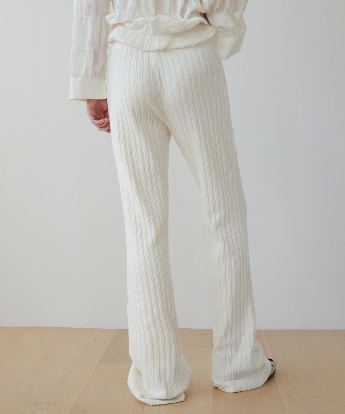 르바(LEVAR) Crepe Layered Slim Pants - Milky Cream