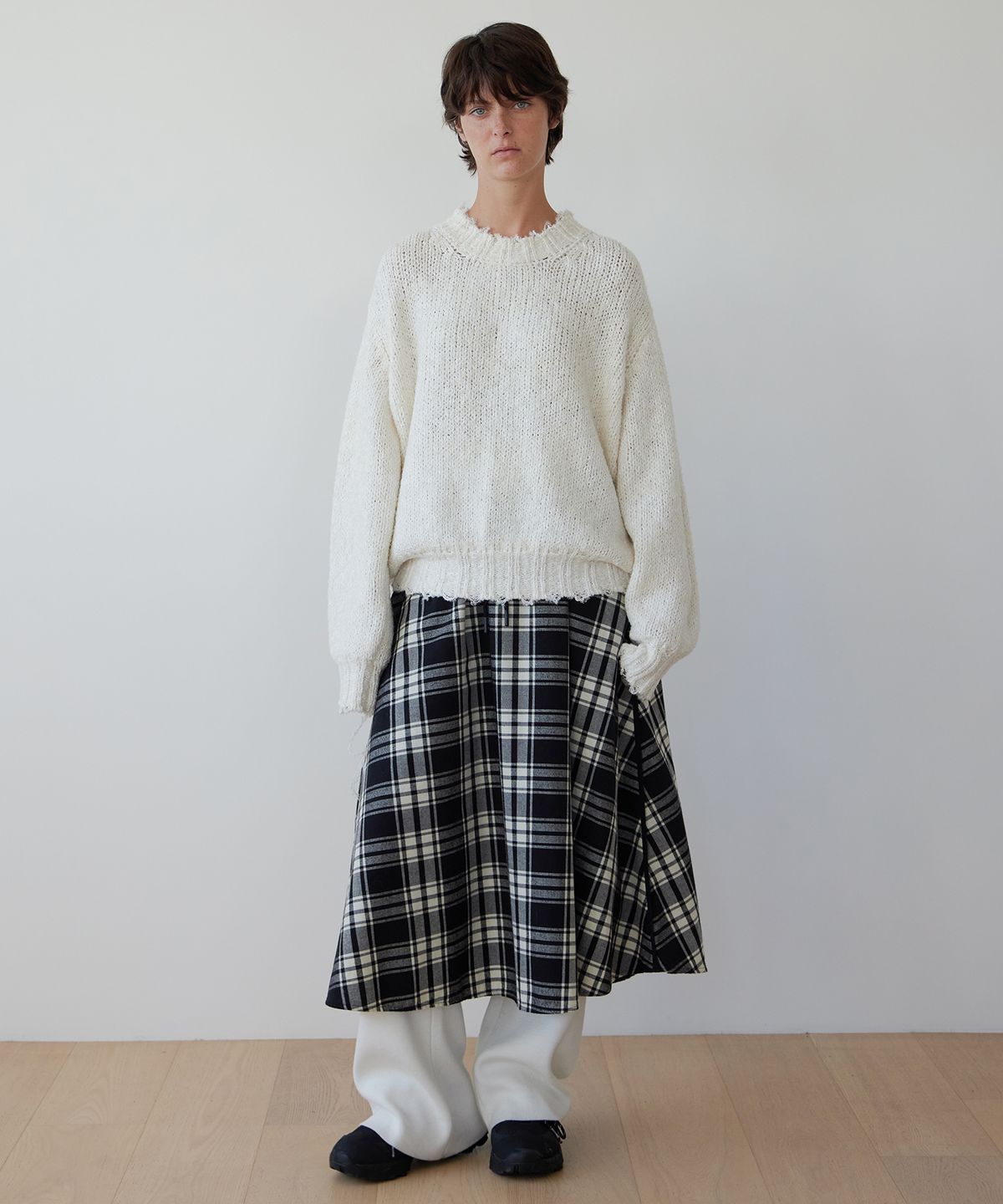 르바(LEVAR) Tartan Check Flare Skirt - Black/White