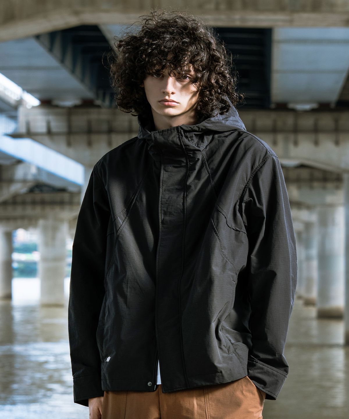 칼라파타르(KALAPATTHAR) Nylon RIB Flash Line Jacket - BLACK