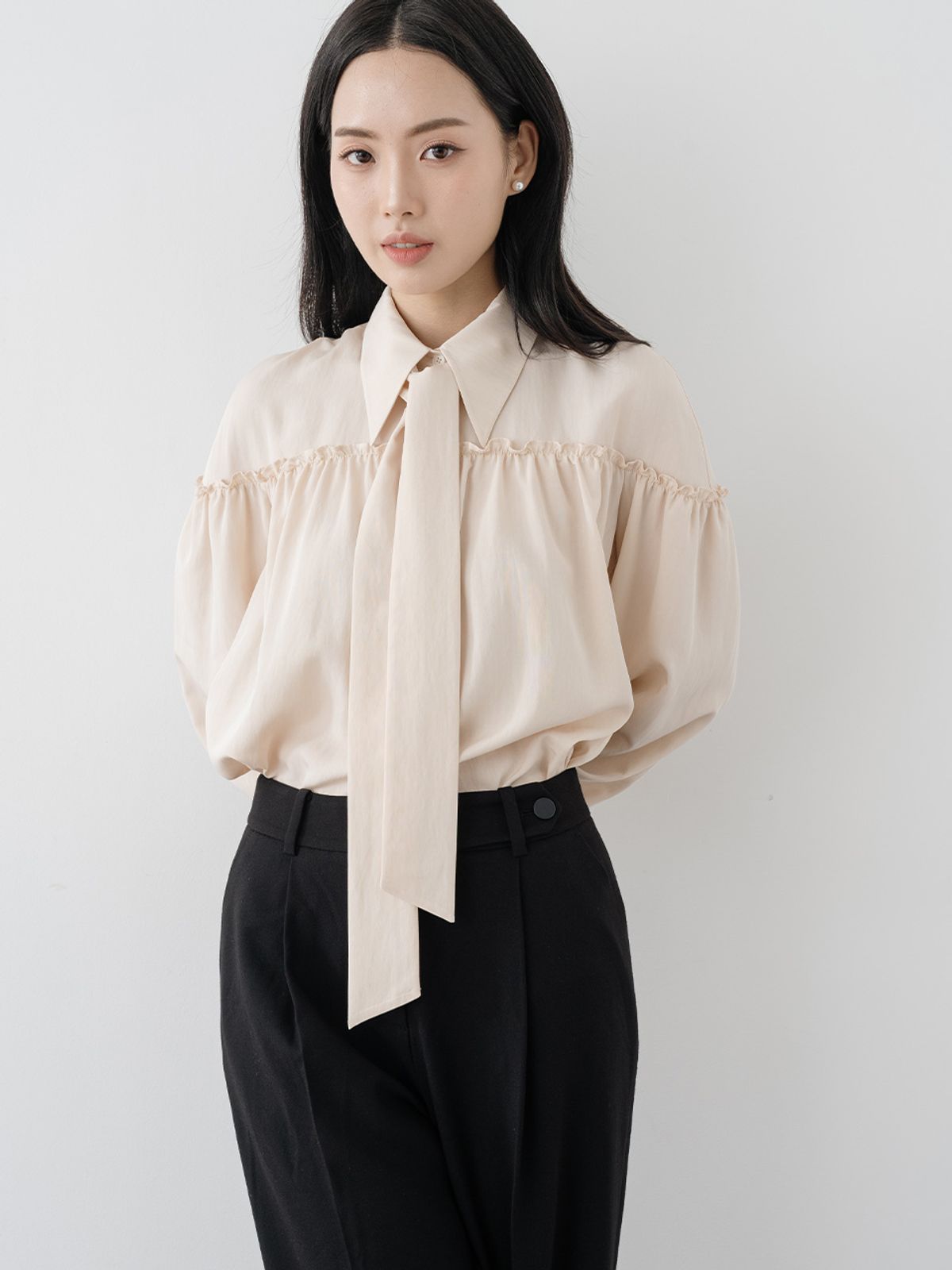디어류(DEARYU) 타이-타 셔링 블라우스#핑크 베이지