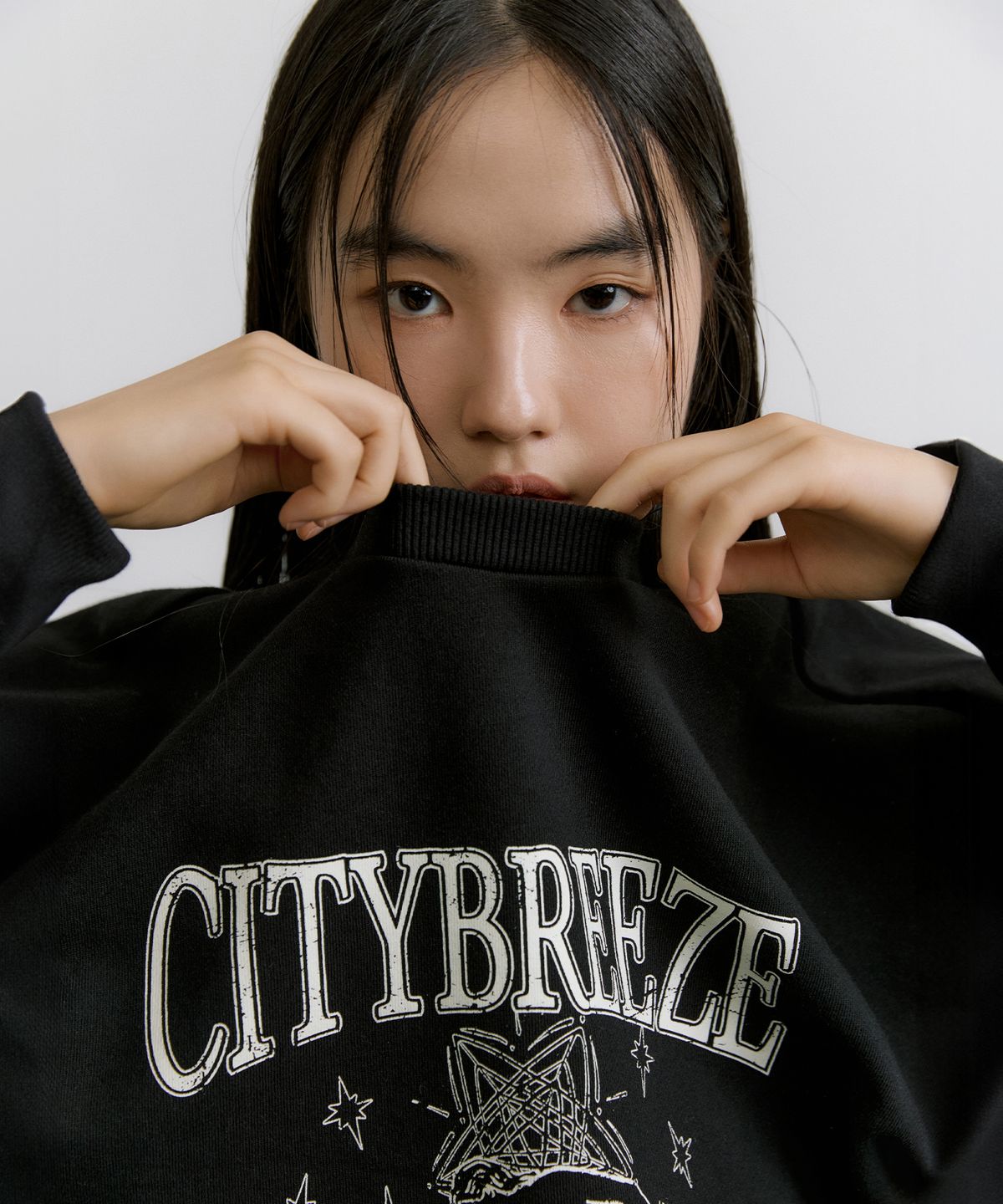 시티브리즈(CITYBREEZE) 에센셜 스탈릿 시티 그래픽 스웨트 셔츠_BLACK