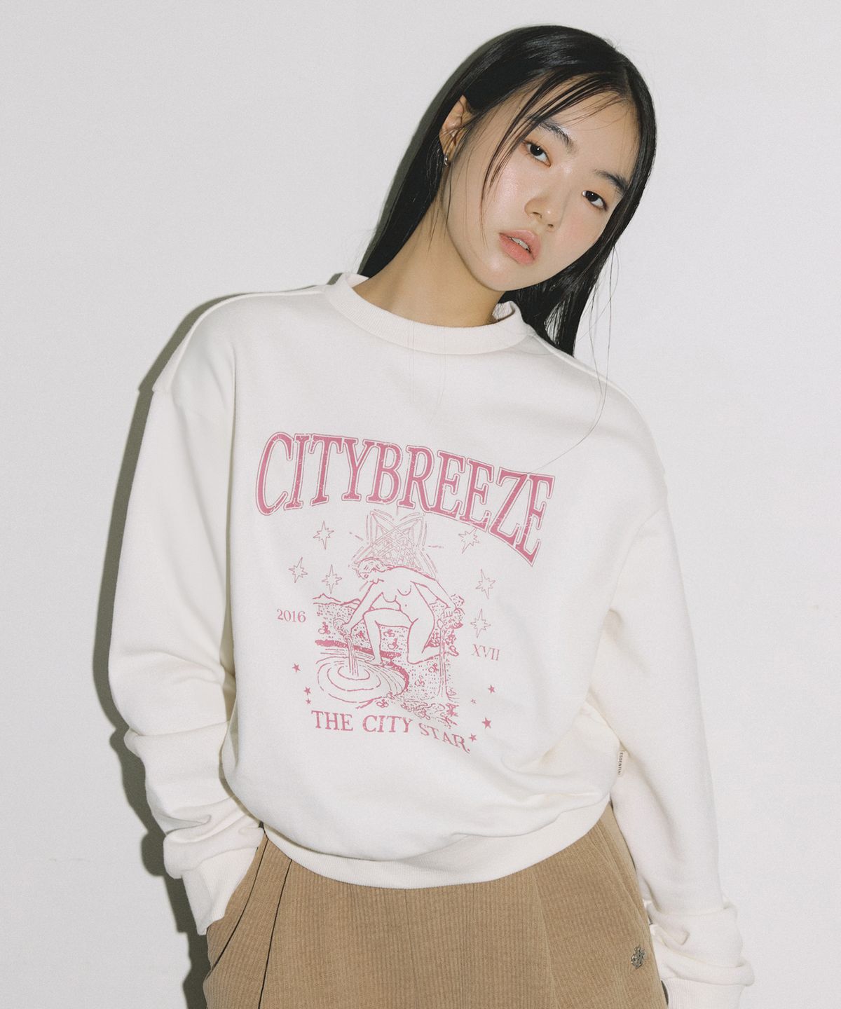 시티브리즈(CITYBREEZE) 에센셜 스탈릿 시티 그래픽 스웨트 셔츠_CREAM