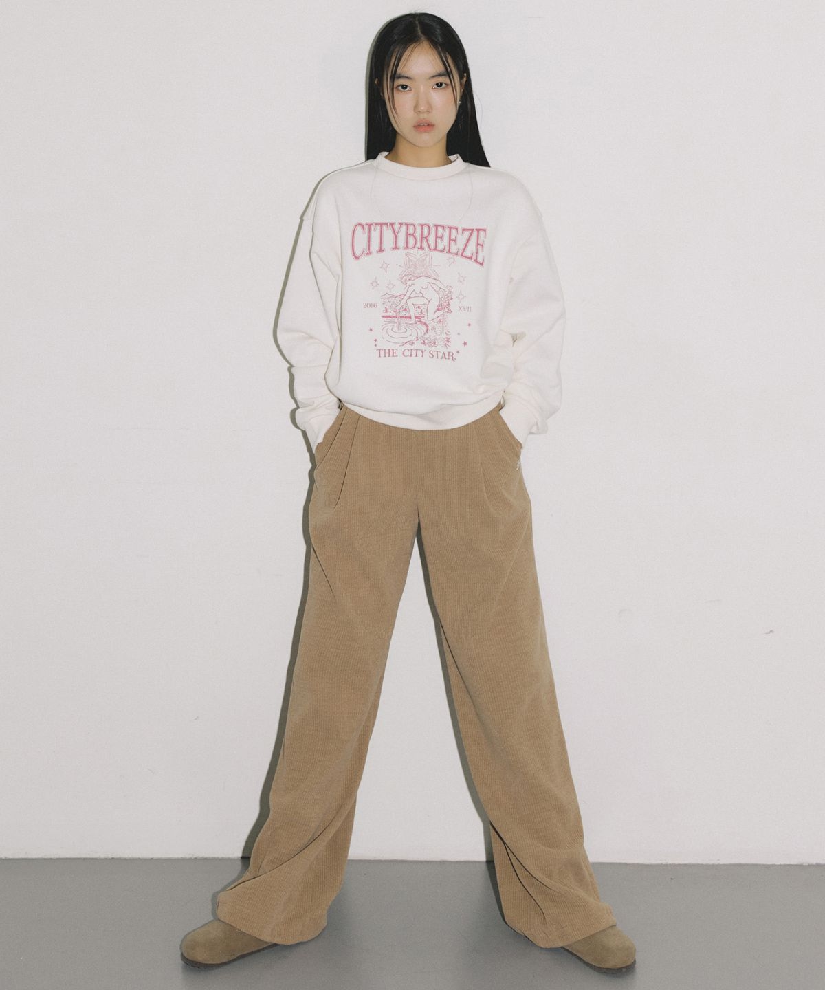시티브리즈(CITYBREEZE) 에센셜 스탈릿 시티 그래픽 스웨트 셔츠_CREAM