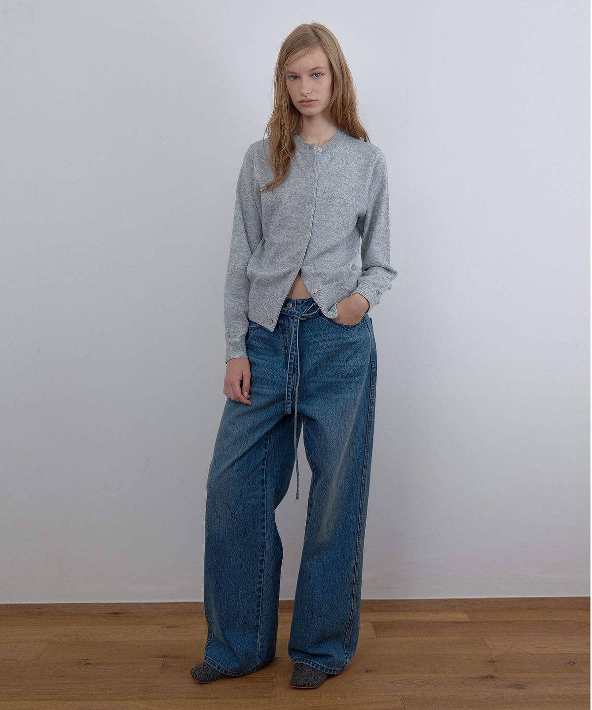 카셀(CACELE) WIDE LEG BELTED JEANS, WASHED BLUE