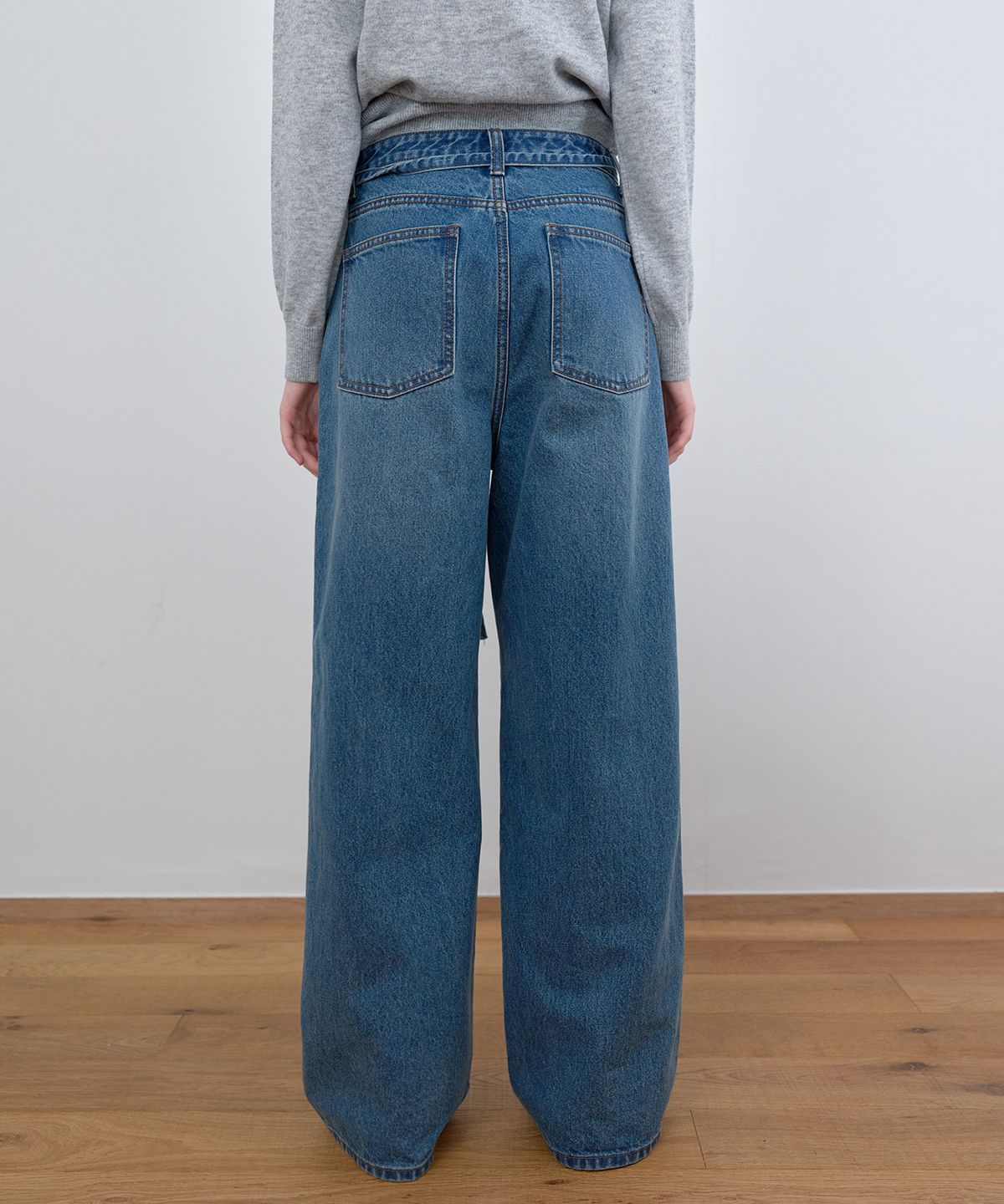 카셀(CACELE) WIDE LEG BELTED JEANS, WASHED BLUE