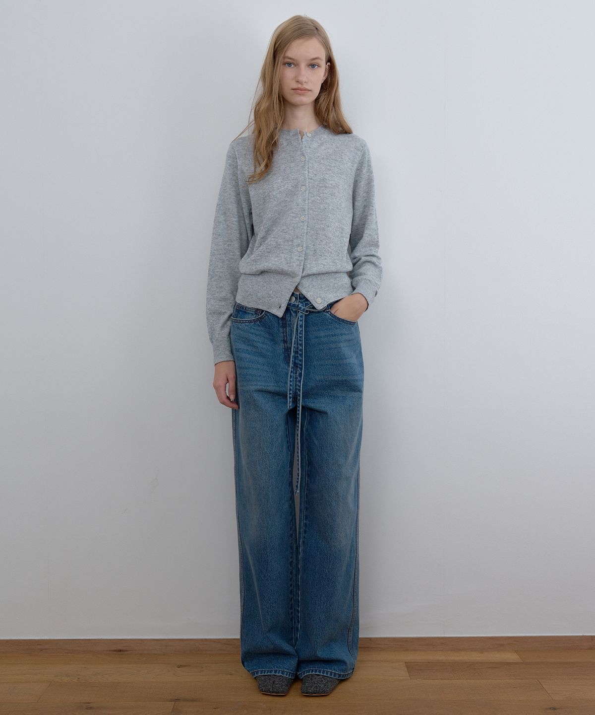 카셀(CACELE) WIDE LEG BELTED JEANS, WASHED BLUE