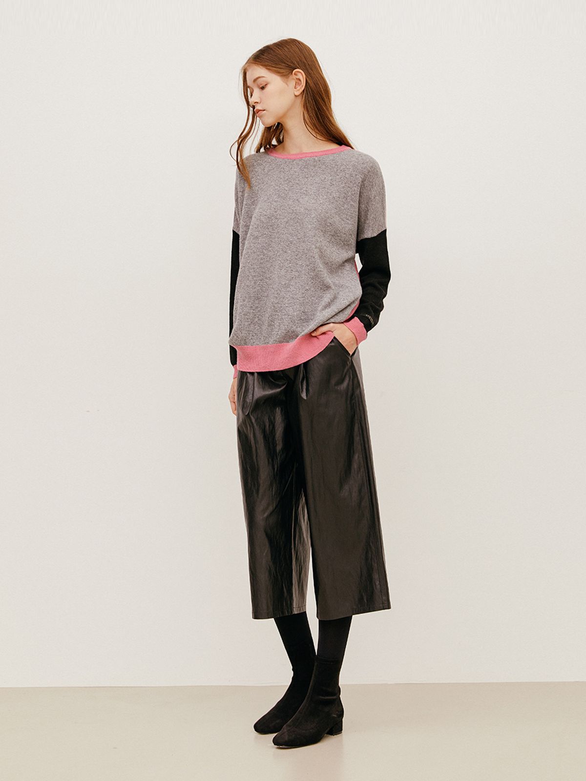 브이엔와이스튜디오(VNYSTUDIO) Vegan leather pleated trousers_YZALPN2