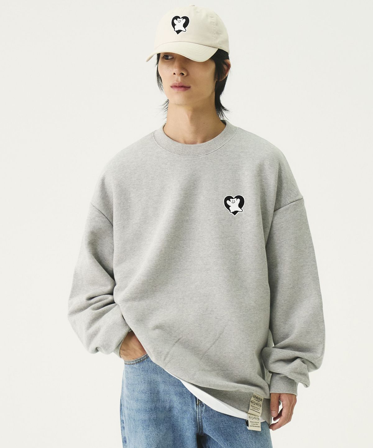 그레이버(GRAVER) [UNISEX]베어 하트 자수 맨투맨_그레이