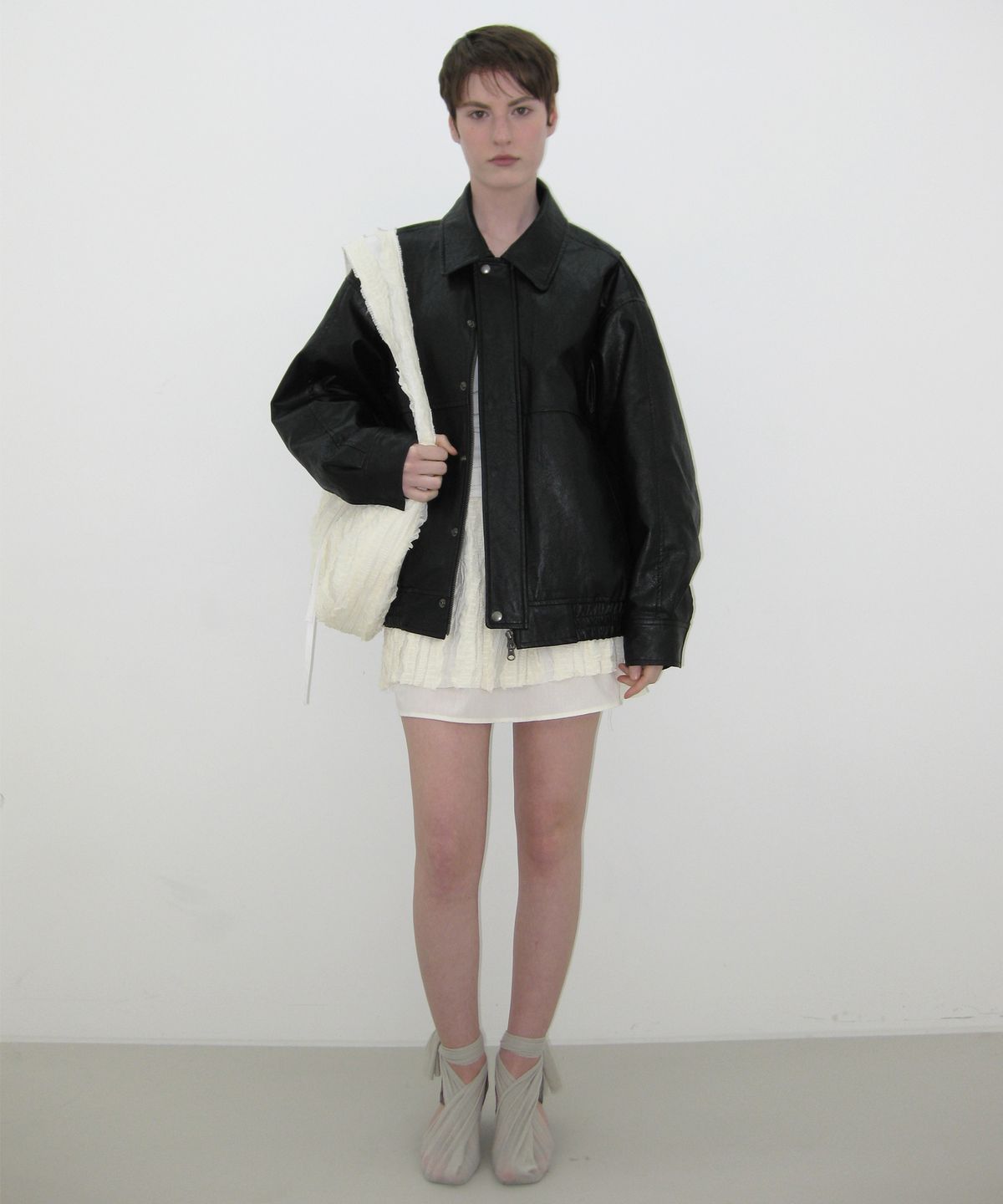 카셀(CACELE) OVERSIZED LEATHER JUMPER, BLACK