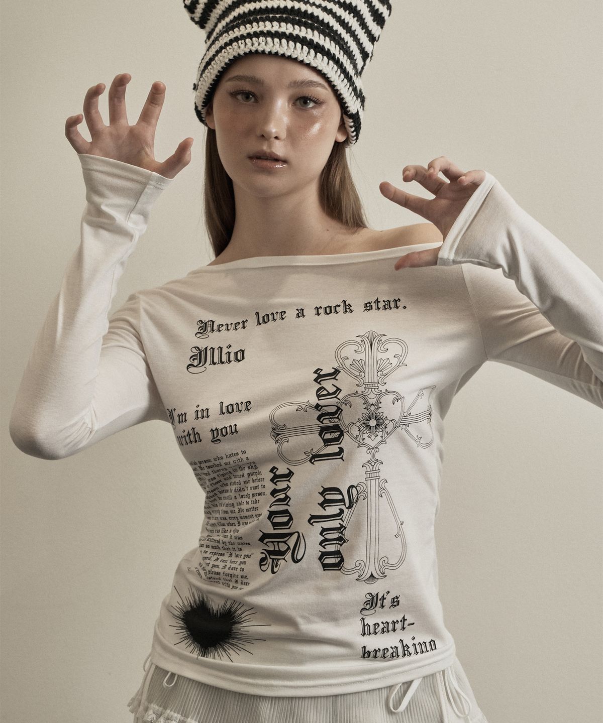 일리오(ILLIO) White lover one shoulder long sleeve