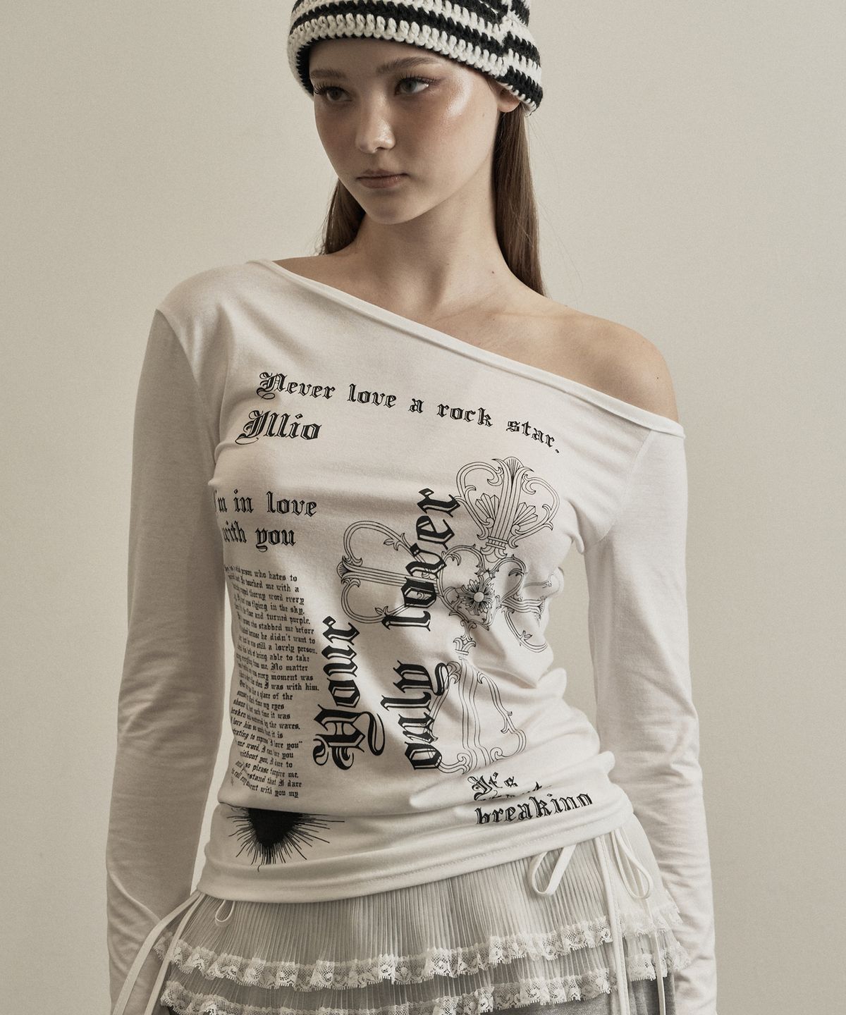 일리오(ILLIO) White lover one shoulder long sleeve