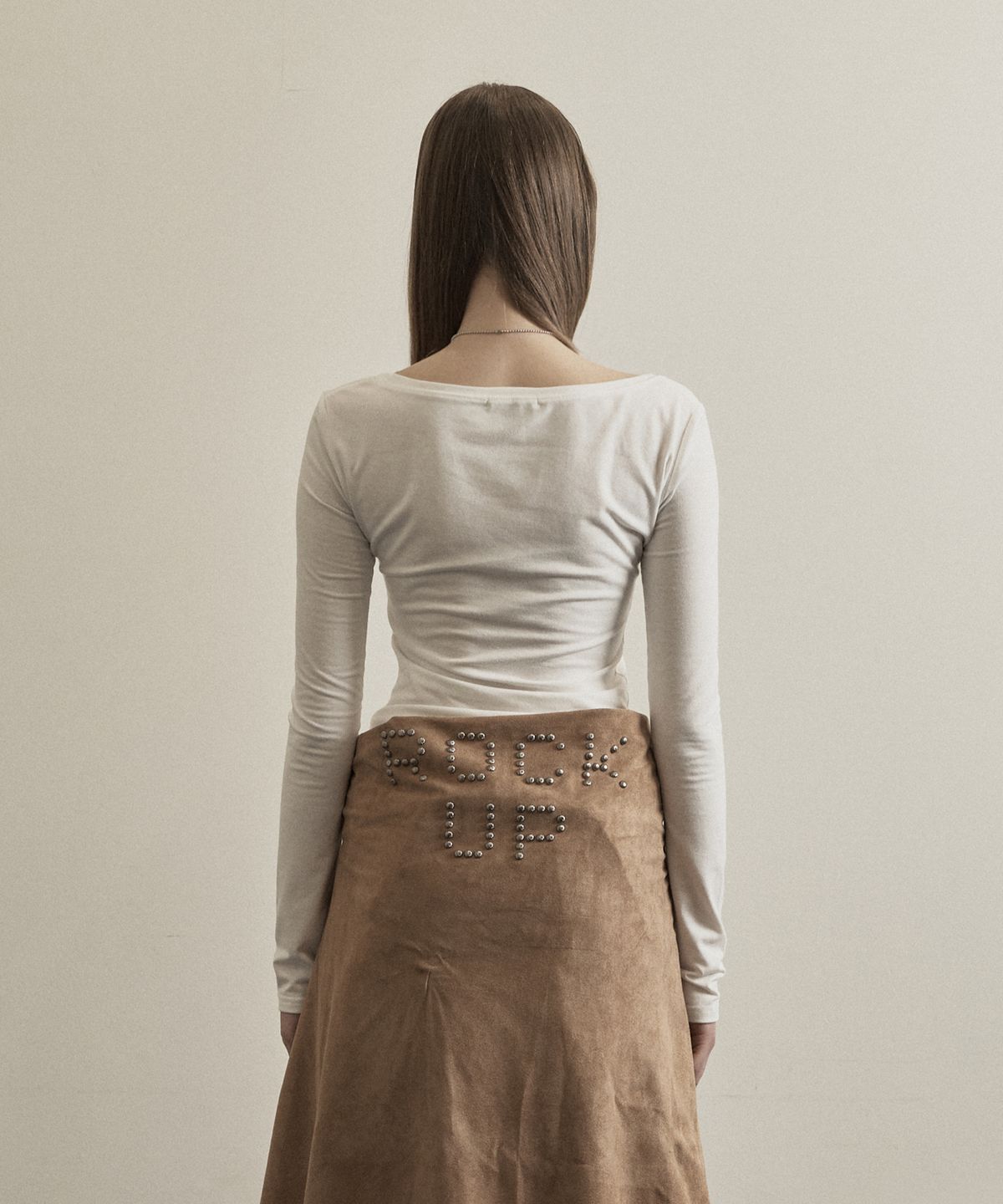 일리오(ILLIO) White leopard cross necklace top