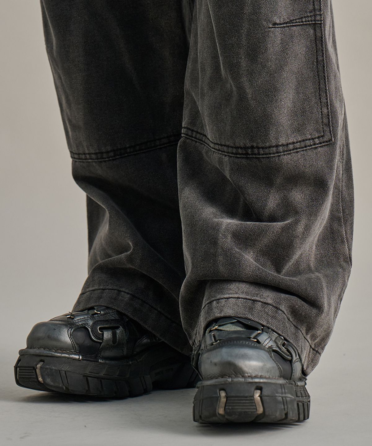 논타입(NONTYPE) TWOTONE CARPENTER DENIM PANTS (BLACK)