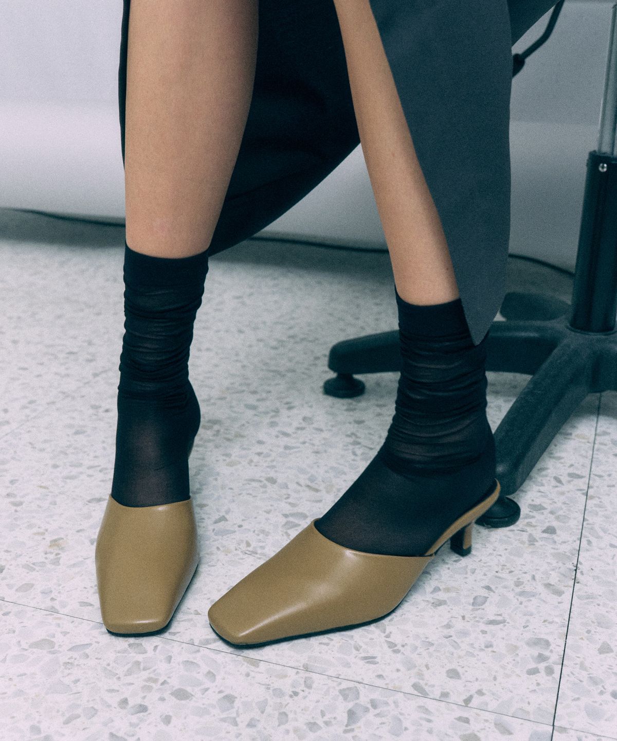 무드나잇(MOODNIGHT) ERIN 에린 스퀘어 쉐입 키튼힐 뮬 2type - 3/5cm l 4colors