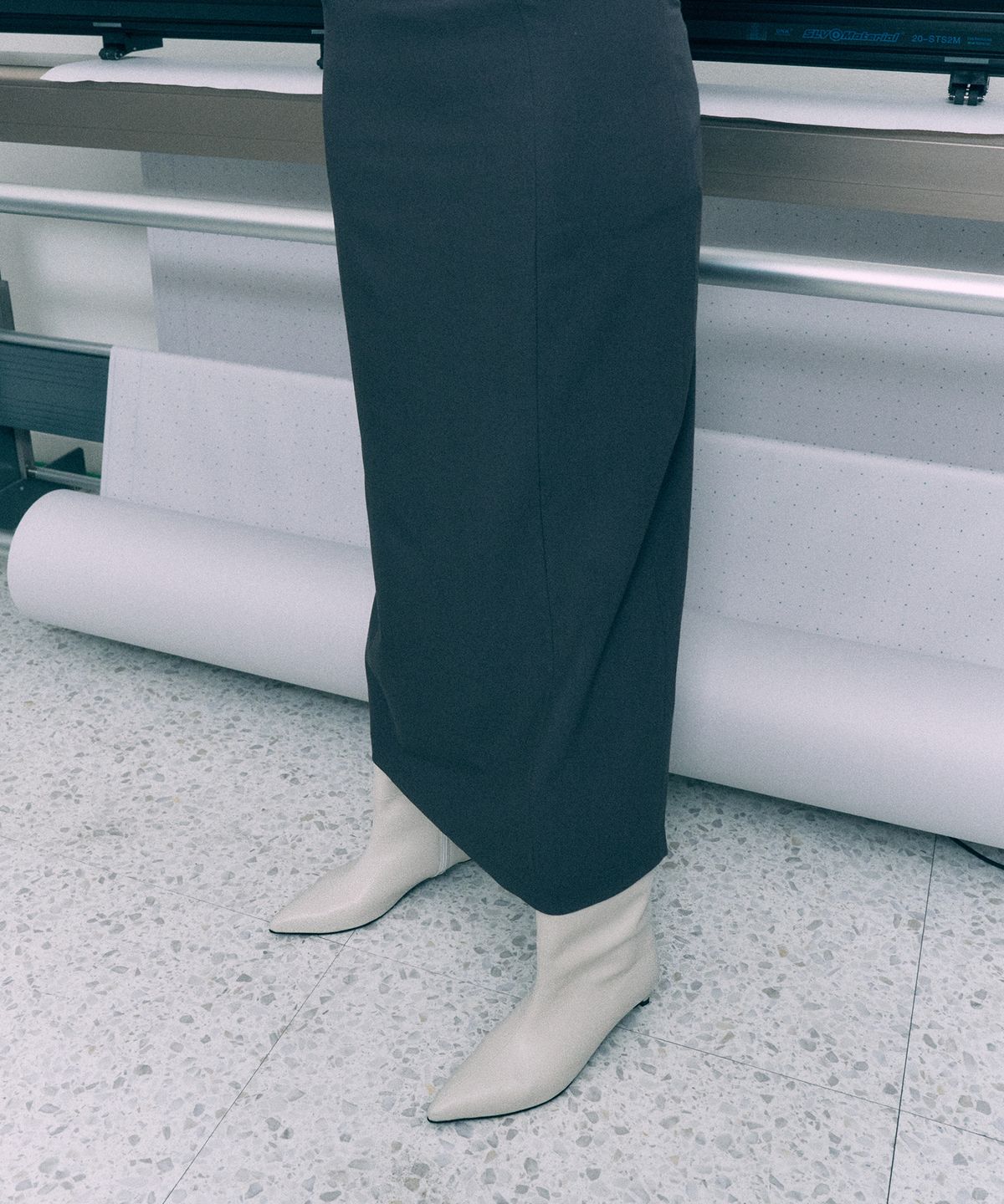 무드나잇(MOODNIGHT) BRIA 브리아 키튼힐 스틸레토 하프부츠 - 4cm l 3colors
