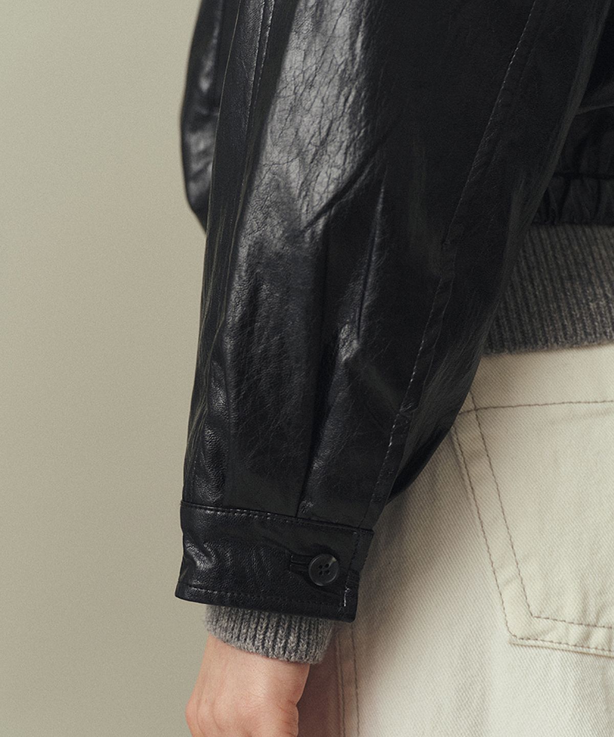 아위(AHWE) FAKE LEATHER BLOUSON_BLACK
