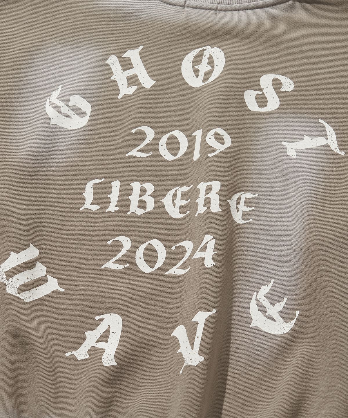 리베레(LIBERE) GOTHIC LOGO CREWNECK SWEAT / BROWN
