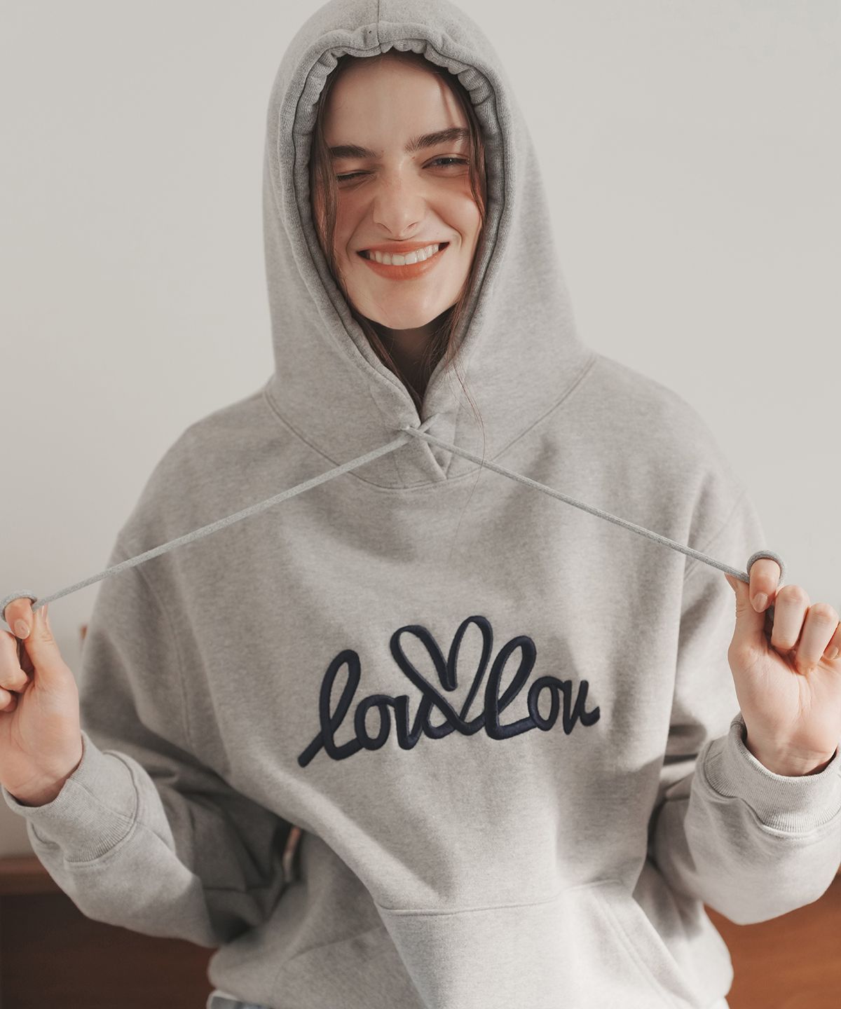 로브로브(LOVLOV) LOV BIG SYMBOL HOODIE