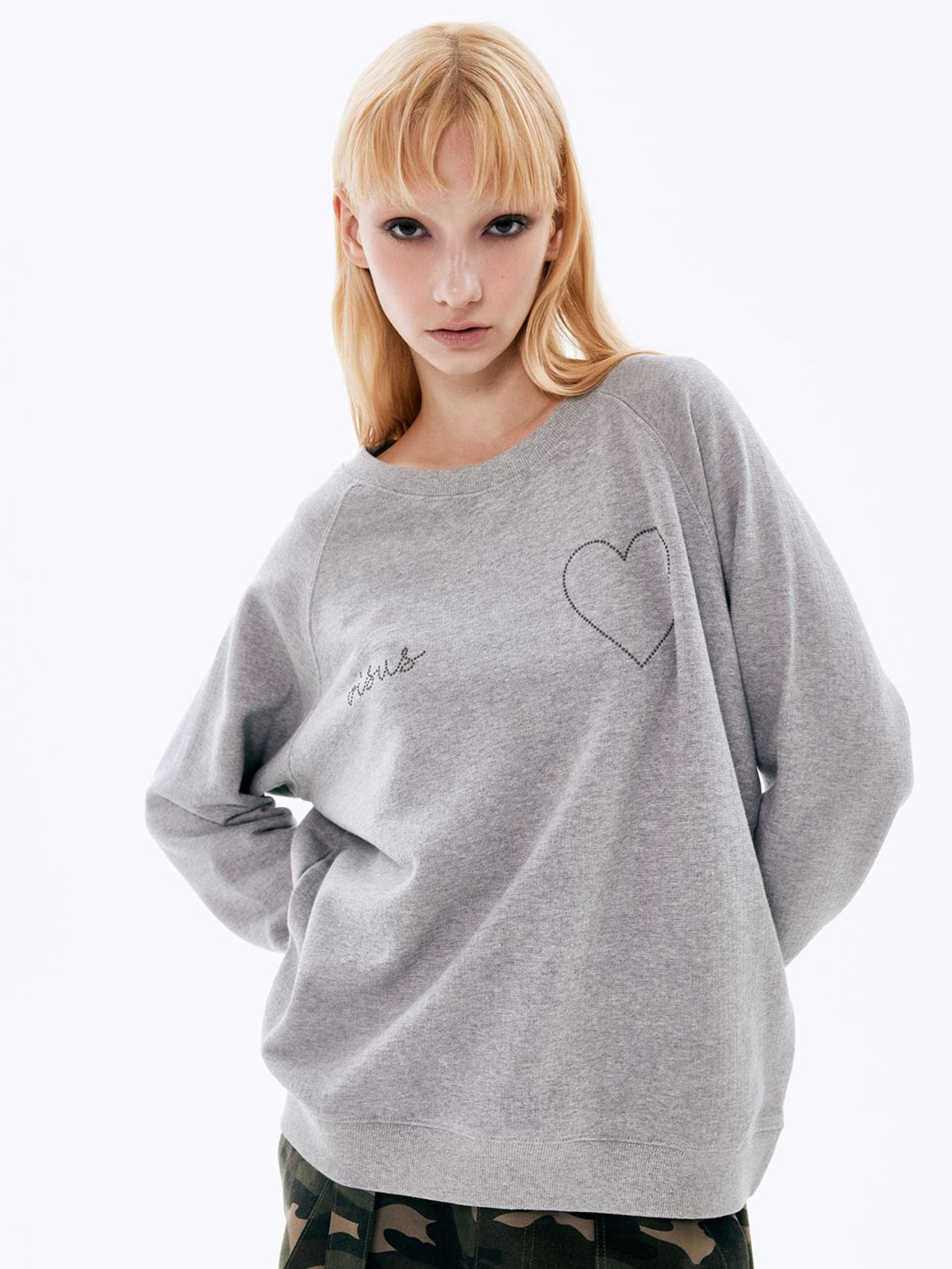 비수스(VISUS) Beads Heart Sweatshirt_Melange