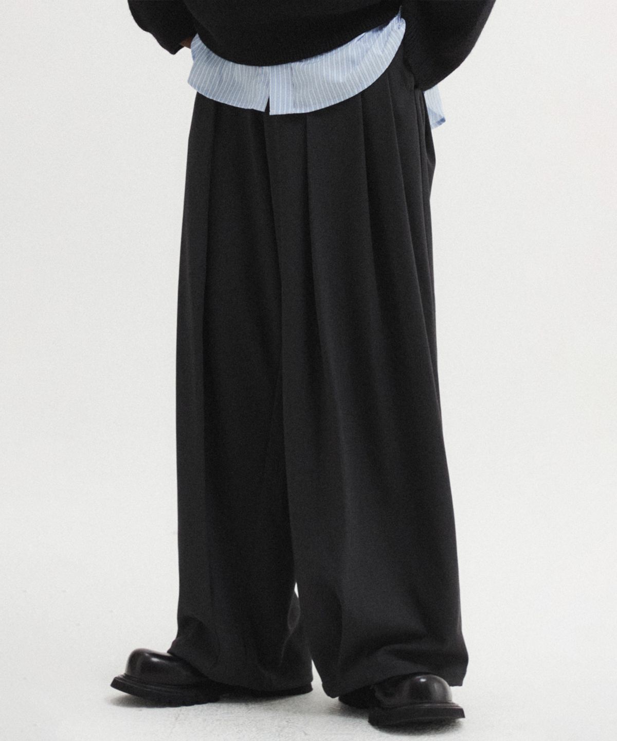 디앤에스알(DNSR) 멀티 플리츠 와이드 슬랙스 차콜