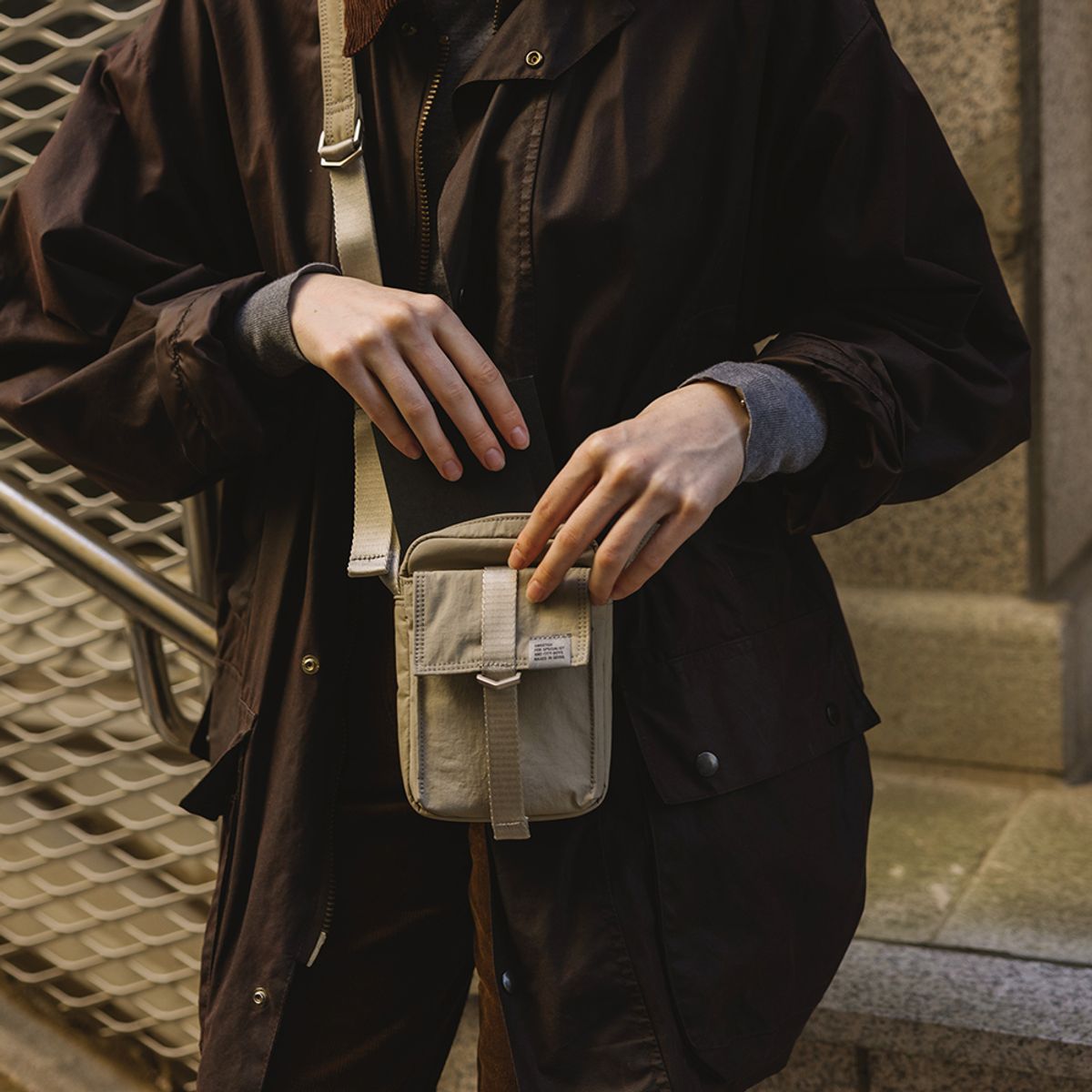 스위치(SWEETCH) PASSPORT BAG 003 Sand