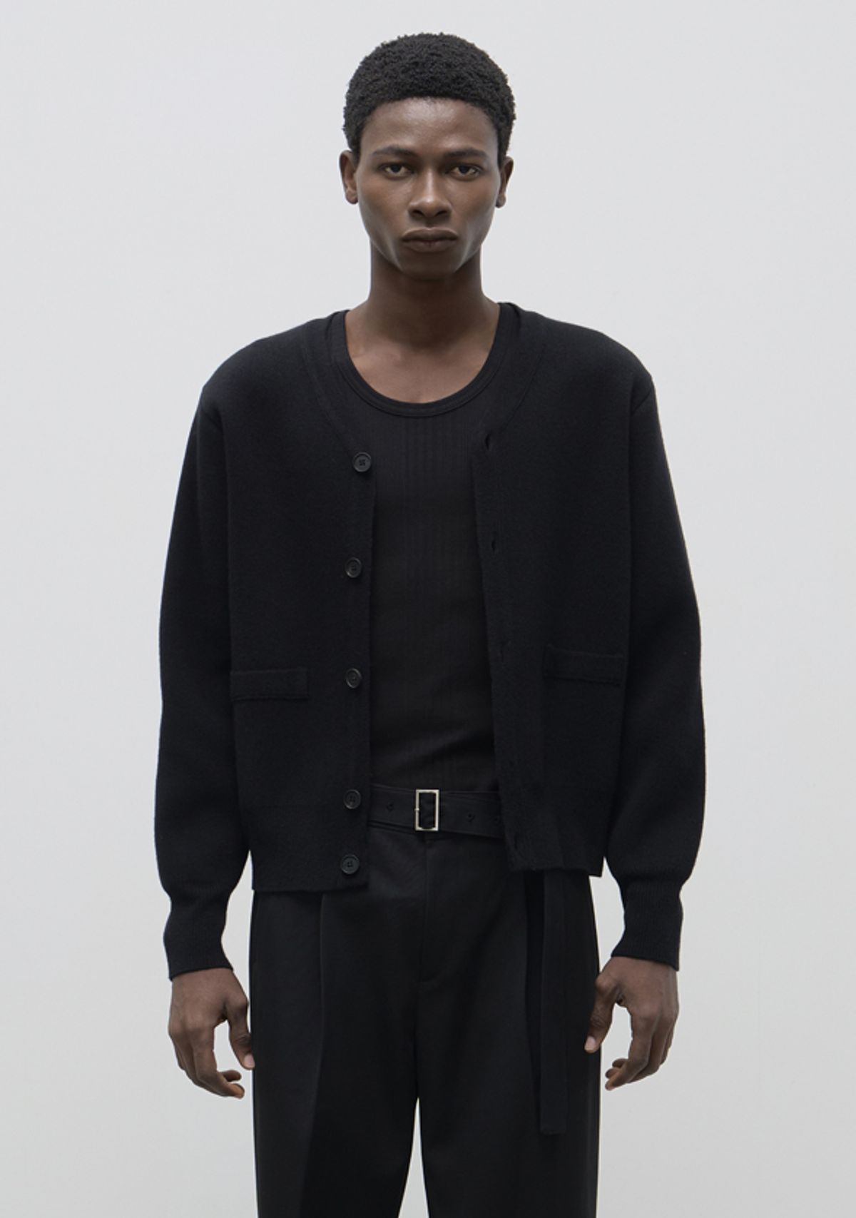 세비지(SAVAGE) V Neck Cardigan - Black