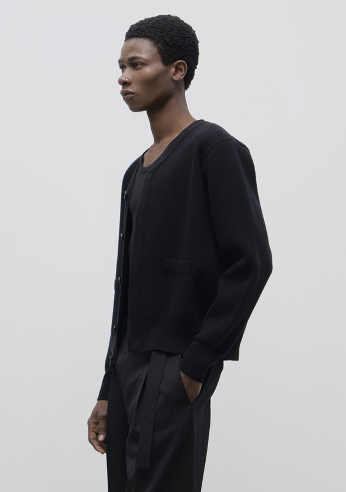 세비지(SAVAGE) V Neck Cardigan - Black