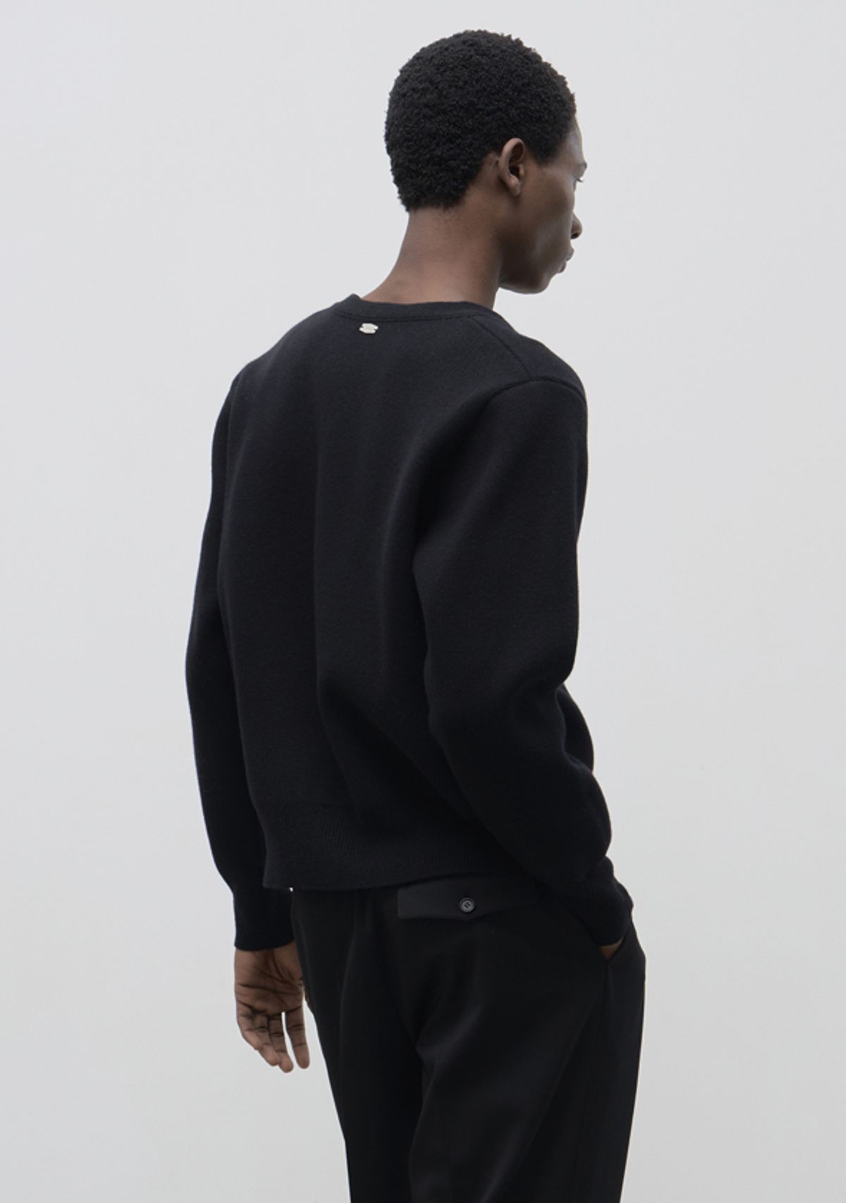 세비지(SAVAGE) V Neck Cardigan - Black