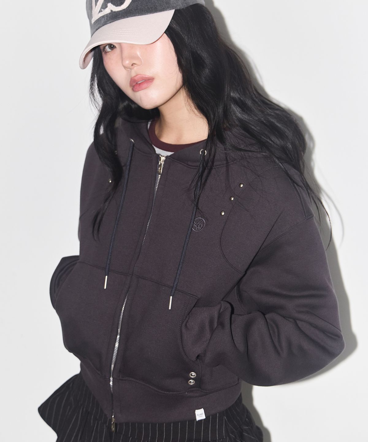 일리고(ILLIGO) 스터드 후드 집업 차콜