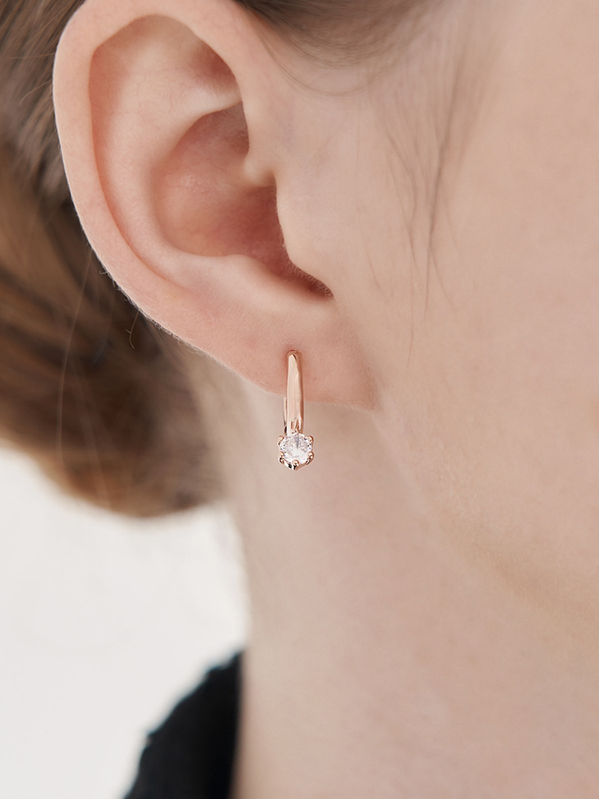 엘르주얼리(ELLEJEWELRY) 14K GF 베이직 큐빅 포인트 원터치 귀걸이 ELGPEE554