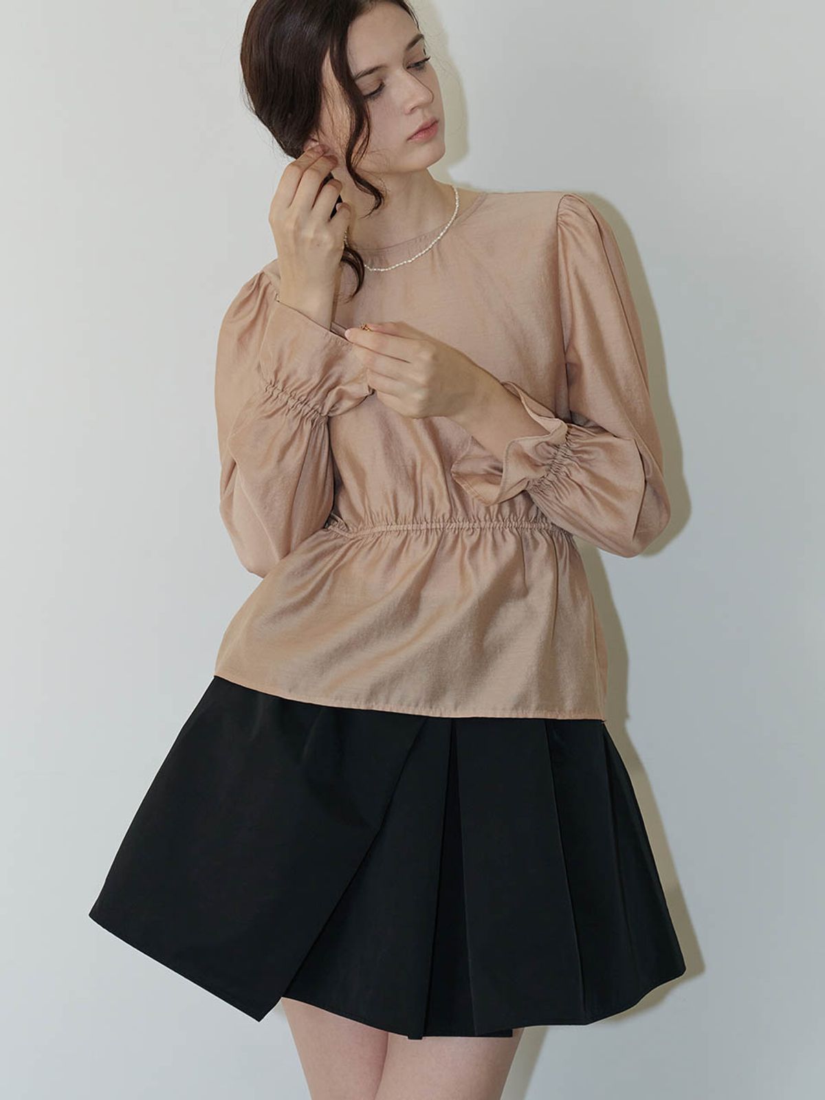 로트르드민(LAUTREDE MIN) Ella Ribbon Gold beige blouse