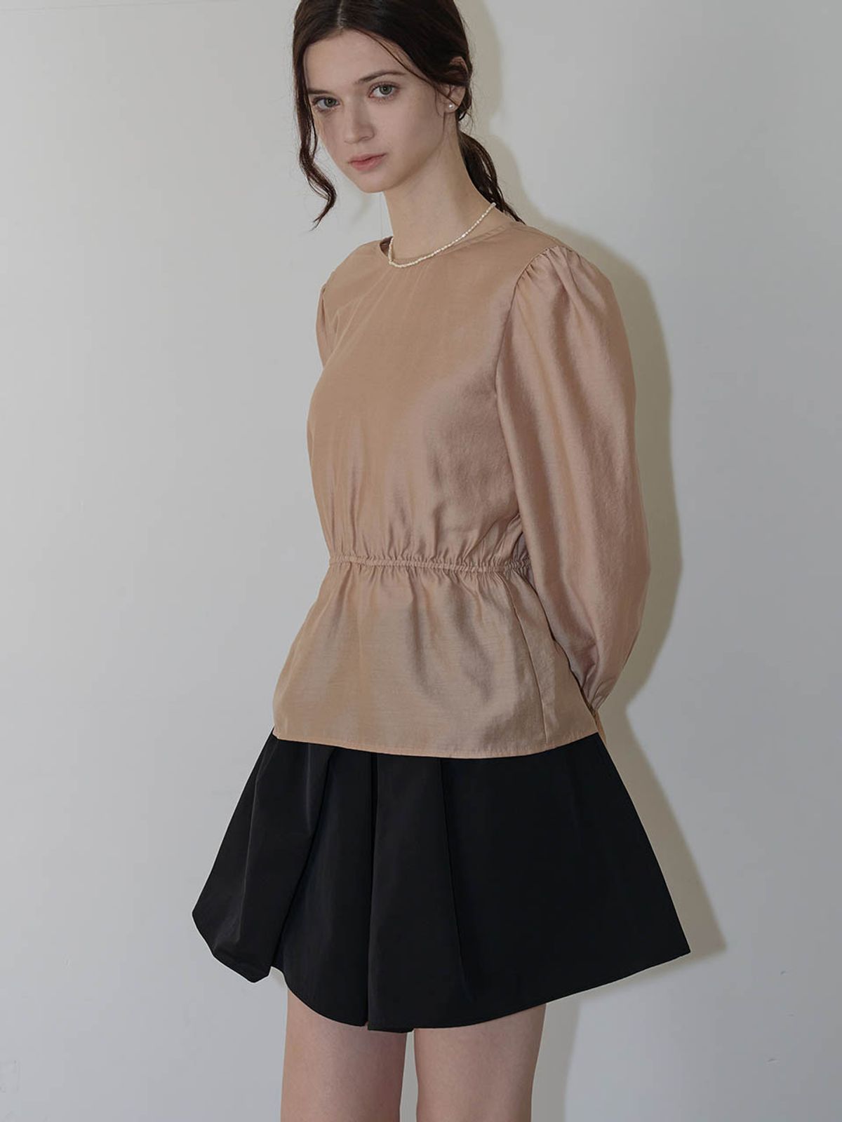 로트르드민(LAUTREDE MIN) Ella Ribbon Gold beige blouse
