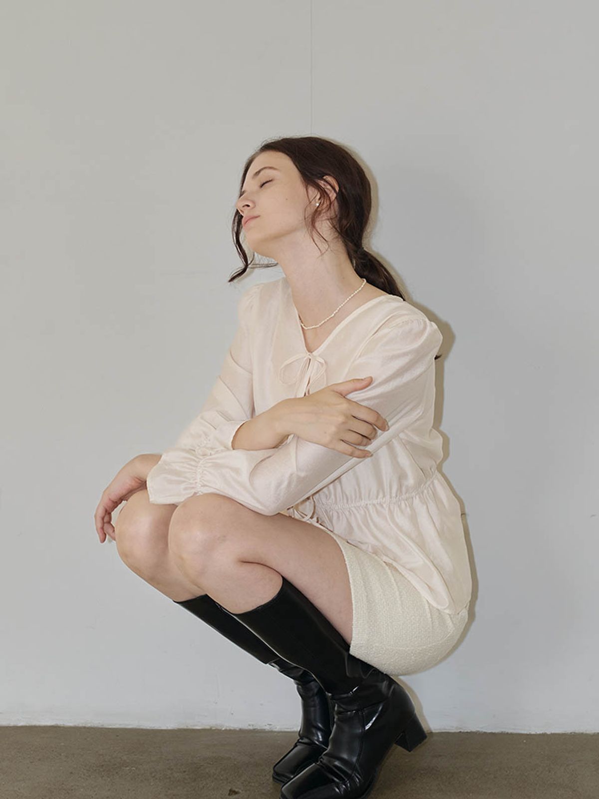 로트르드민(LAUTREDE MIN) Ella Ribbon Ivory blouse