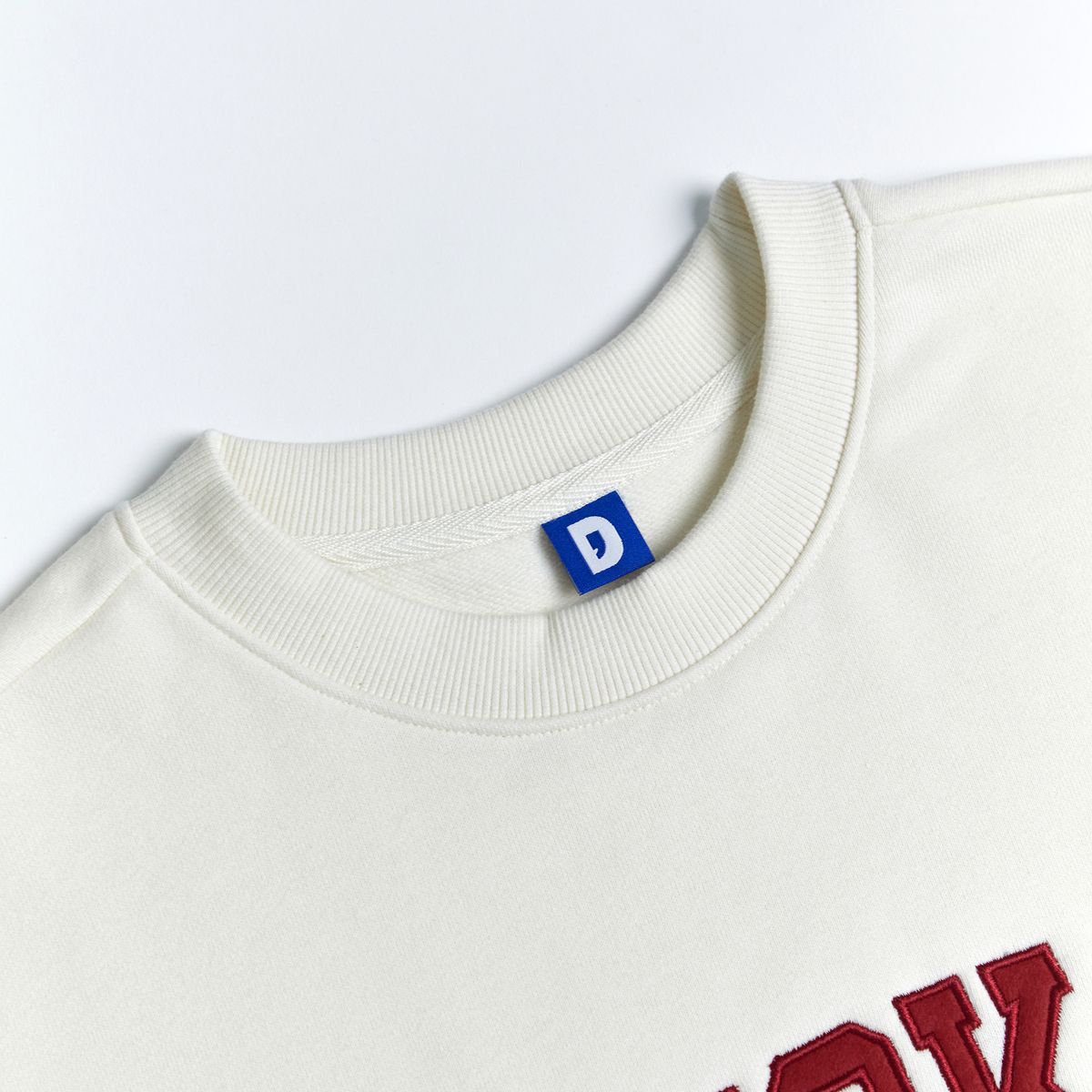 댄꼼마(DANCOMMA) 짱구 오또카지 스웨트셔츠 (크림)