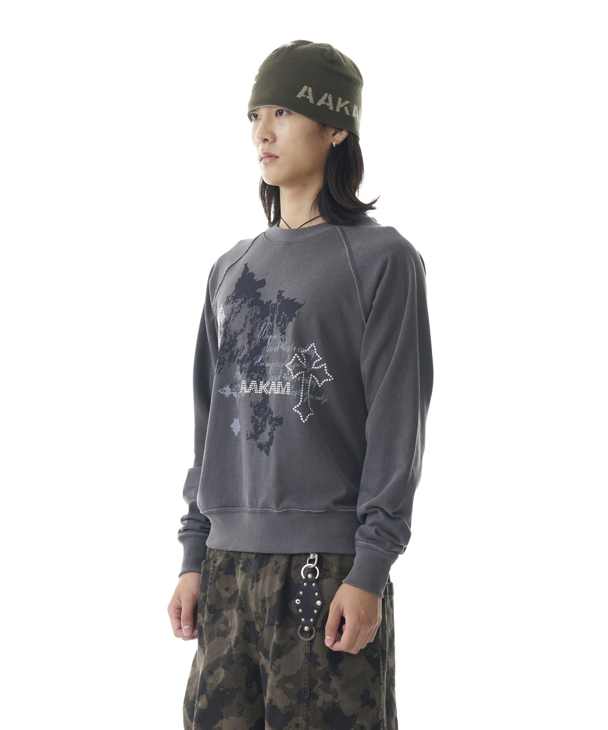 아캄(AAKAM) Cross Studded Sweatshirts (Dark Gray)