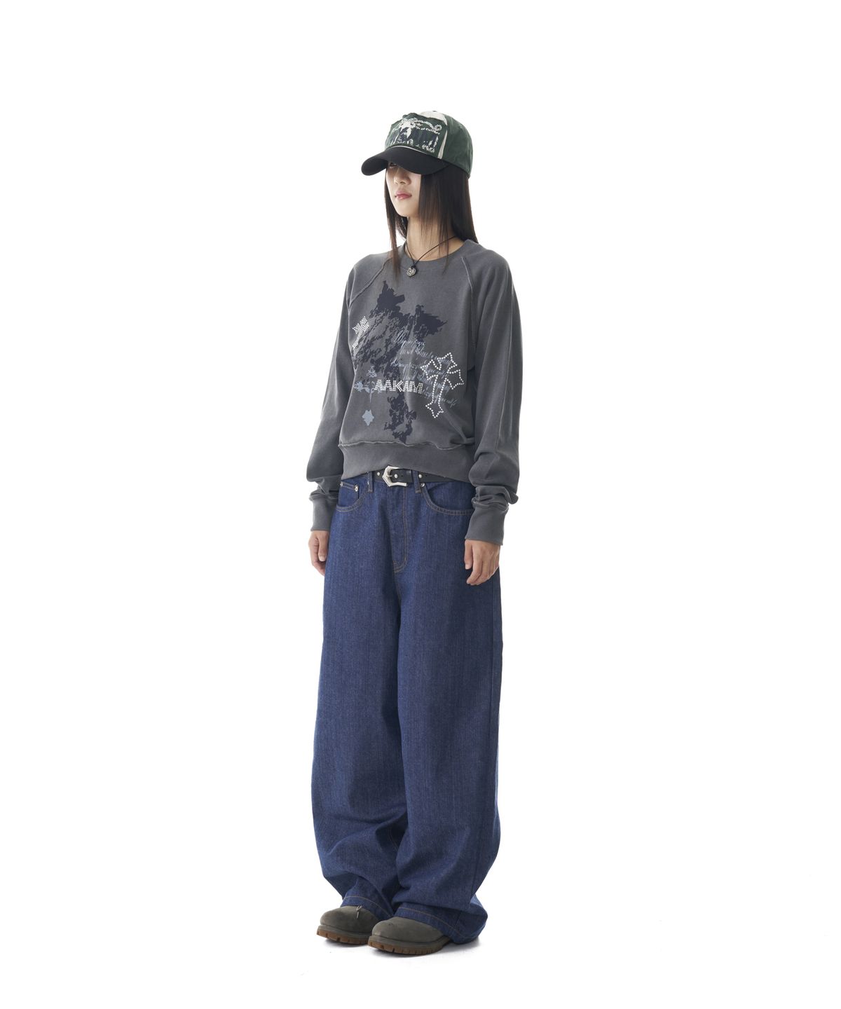 아캄(AAKAM) Cross Studded Sweatshirts (Dark Gray)