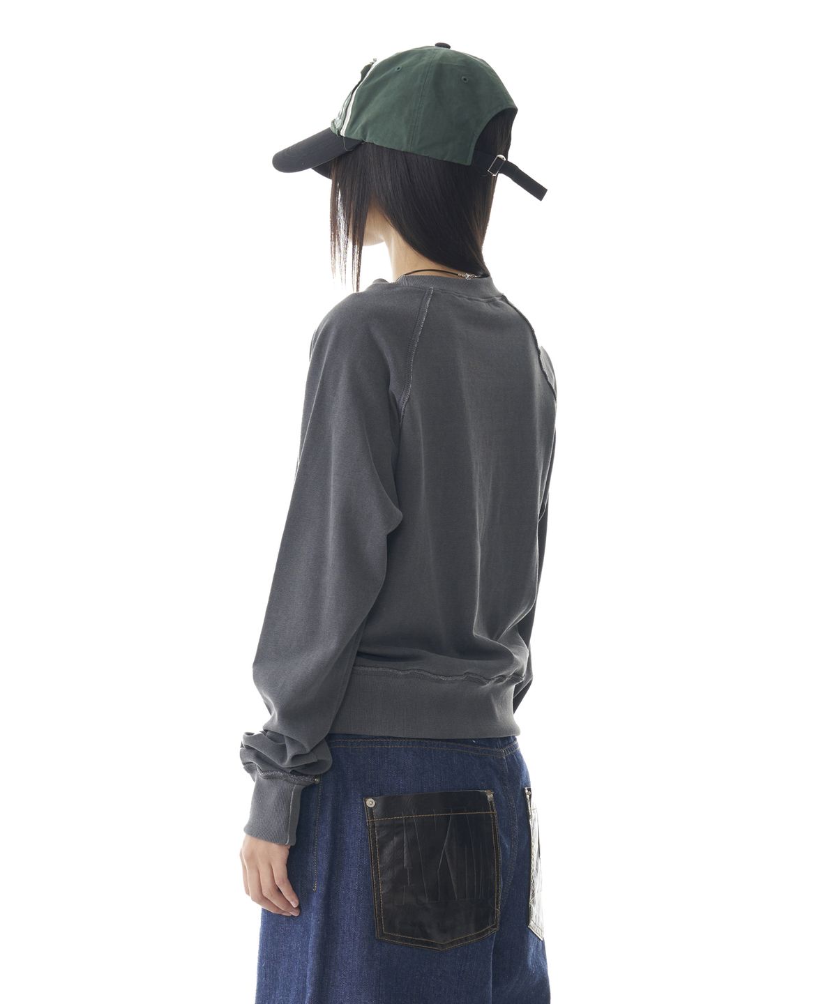 아캄(AAKAM) Cross Studded Sweatshirts (Dark Gray)
