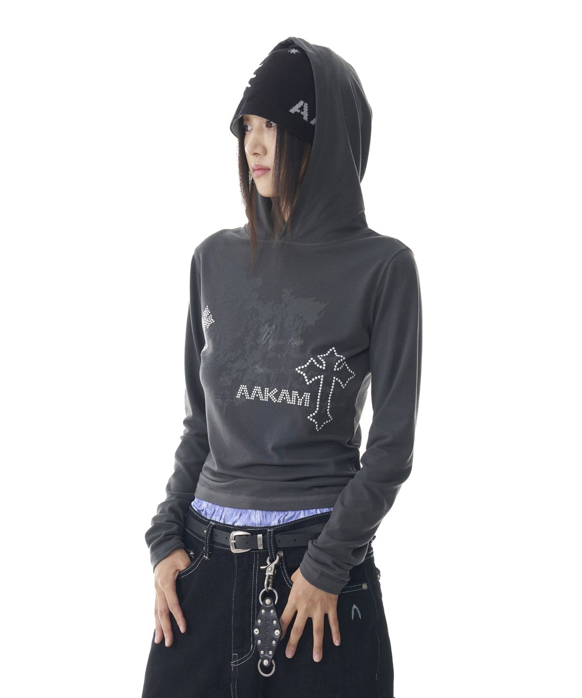 아캄(AAKAM) Studded Cross Hooded Long Sleeve (Dark Gray)
