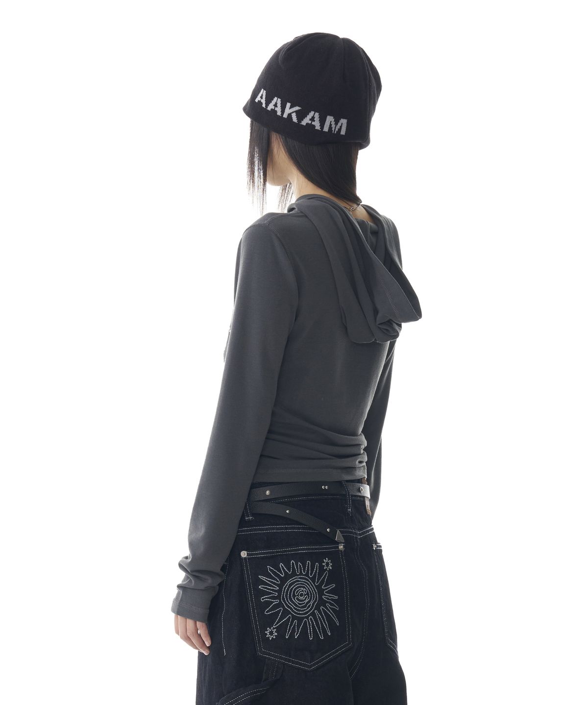 아캄(AAKAM) Studded Cross Hooded Long Sleeve (Dark Gray)