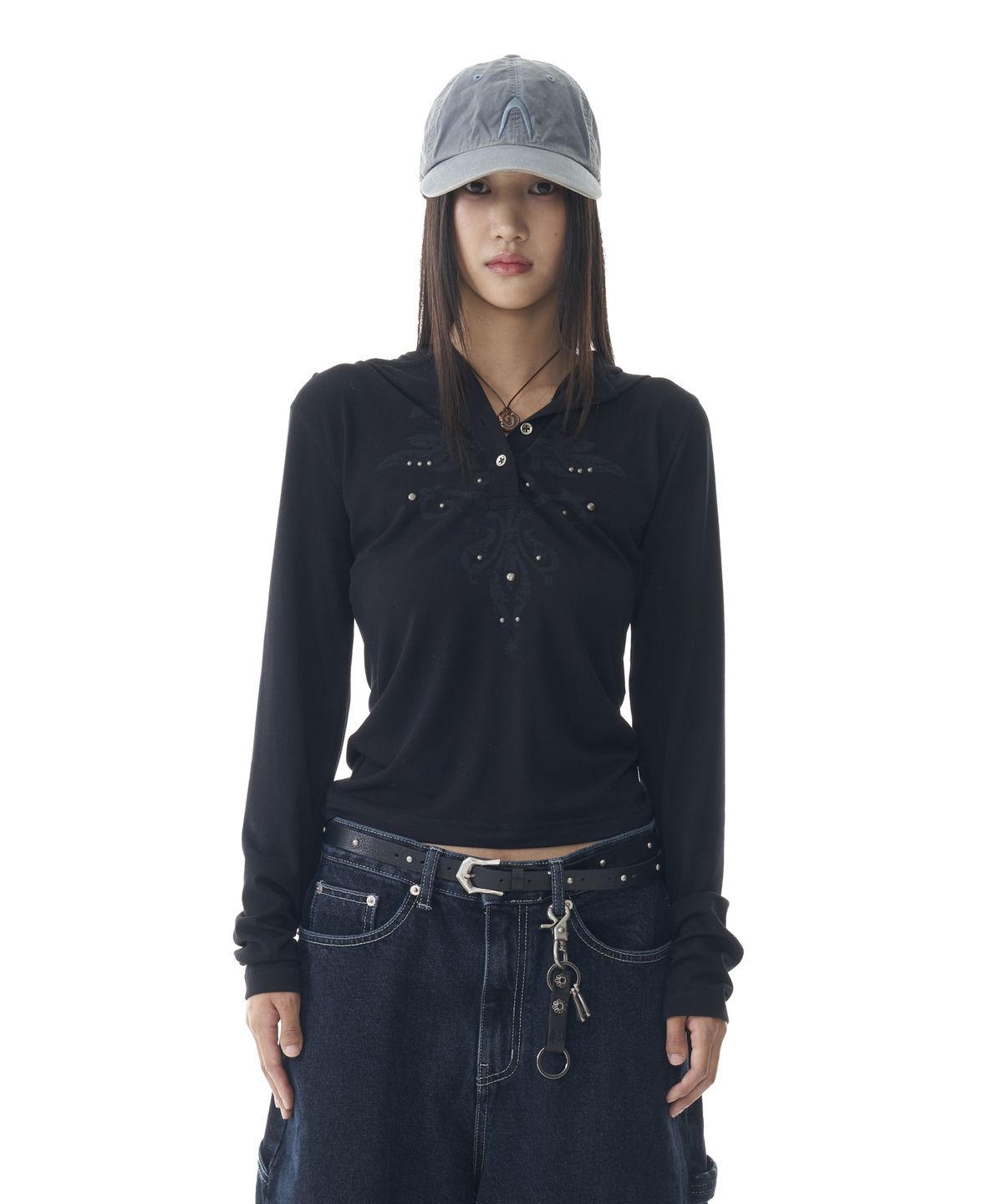 아캄(AAKAM) Studded Leaf Hooded Long Sleeve (Black)