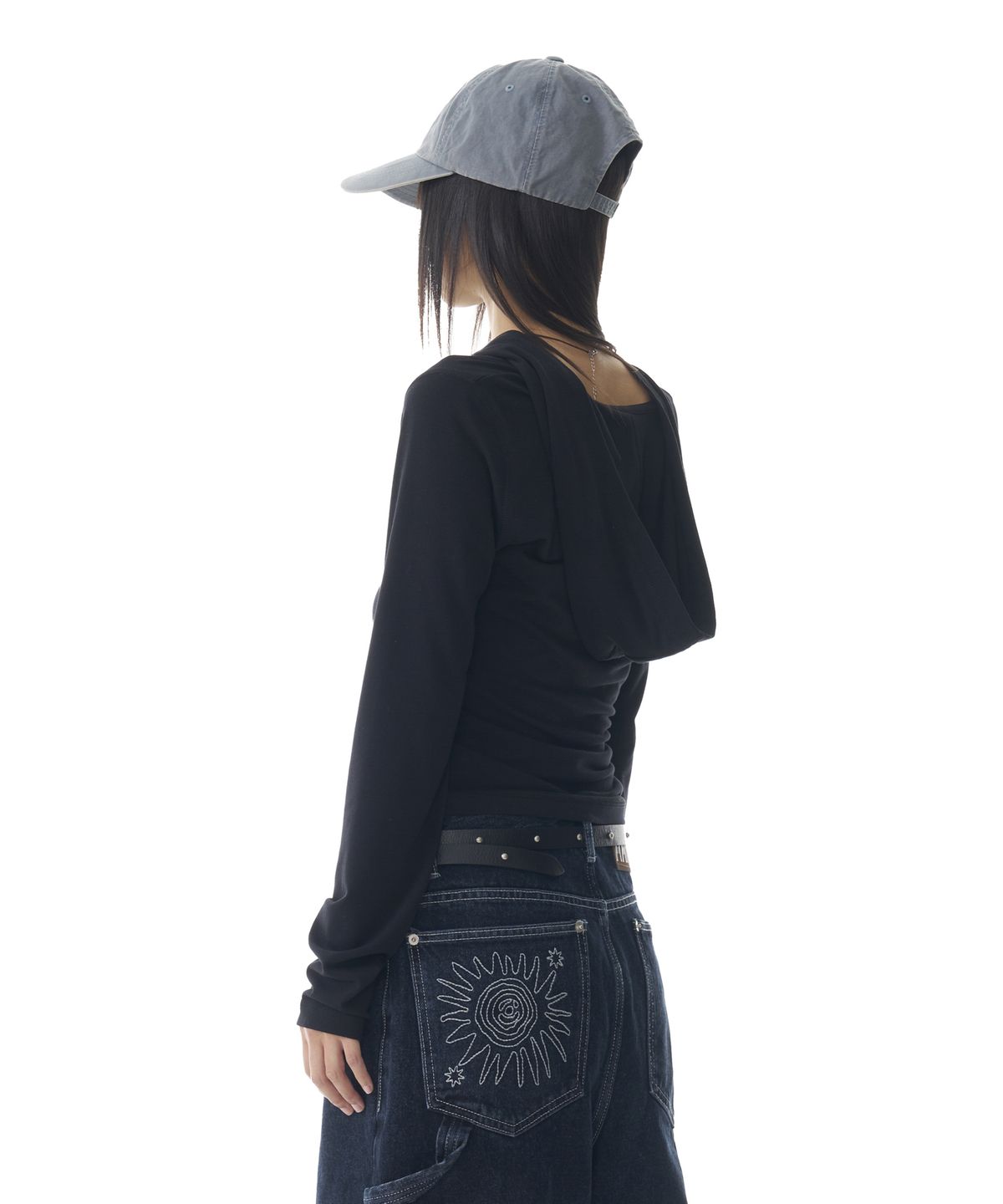 아캄(AAKAM) Studded Leaf Hooded Long Sleeve (Black)