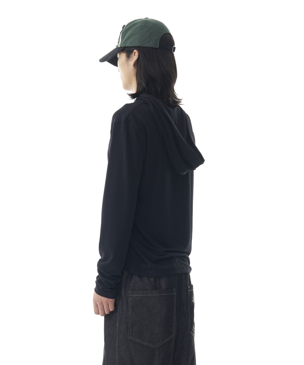 아캄(AAKAM) Studded Leaf Hooded Long Sleeve (Black)