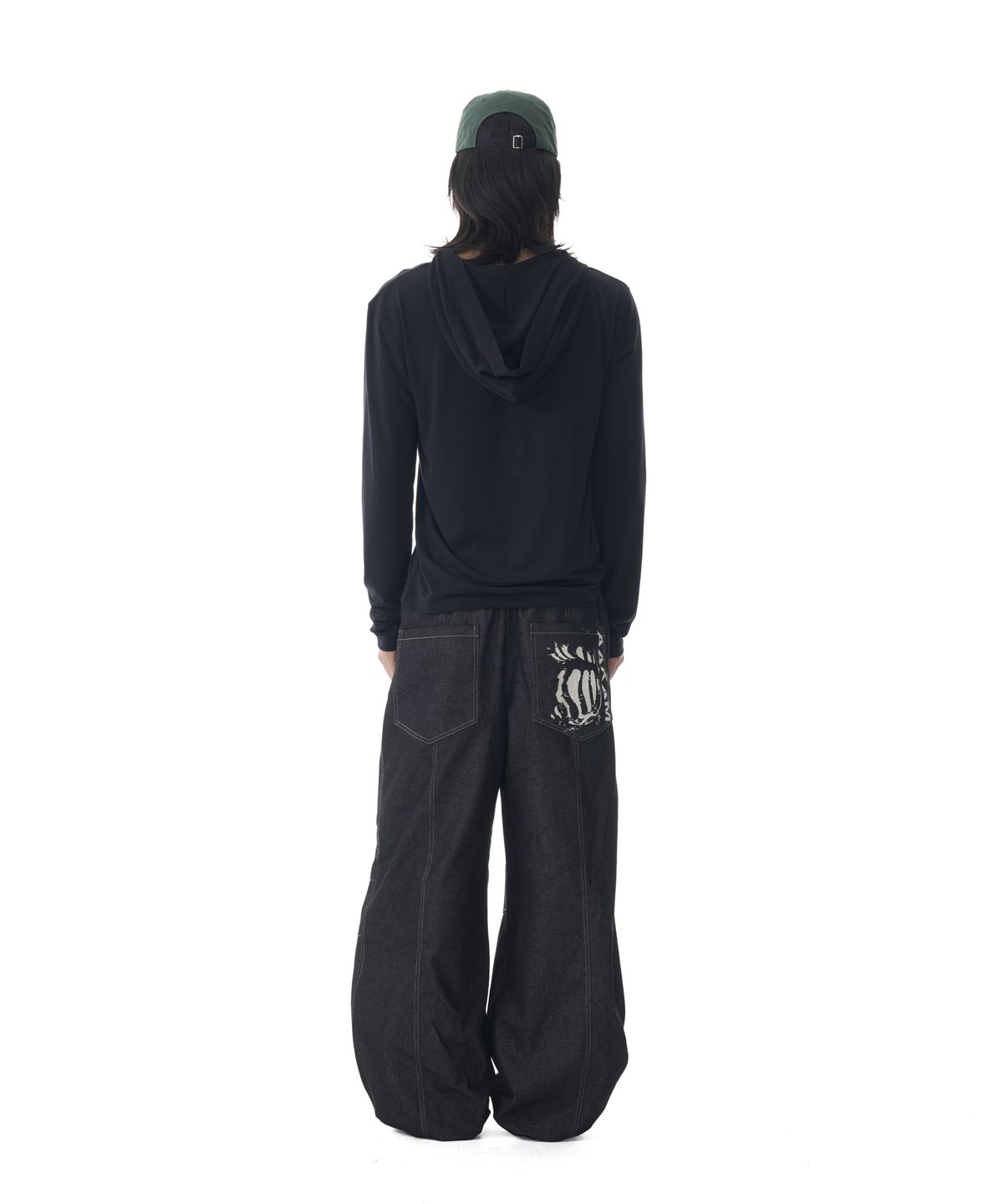 아캄(AAKAM) Studded Leaf Hooded Long Sleeve (Black)