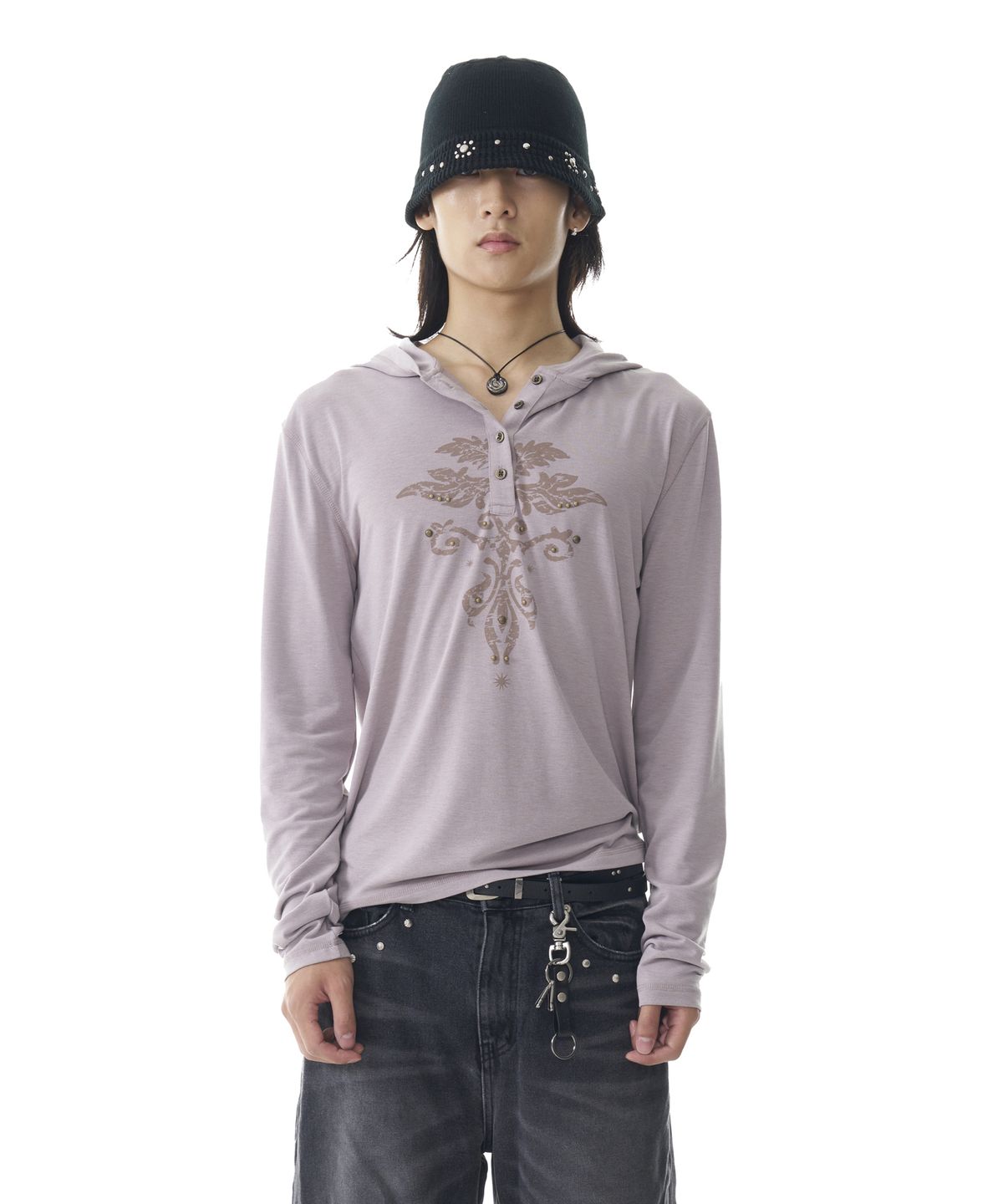 아캄(AAKAM) Studded Leaf Hooded Long Sleeve (Beige)